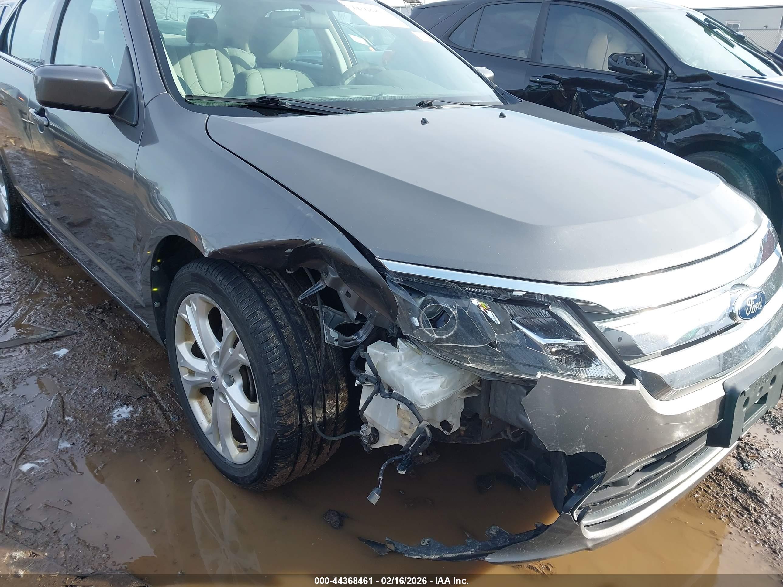 FORD FUSION image 6