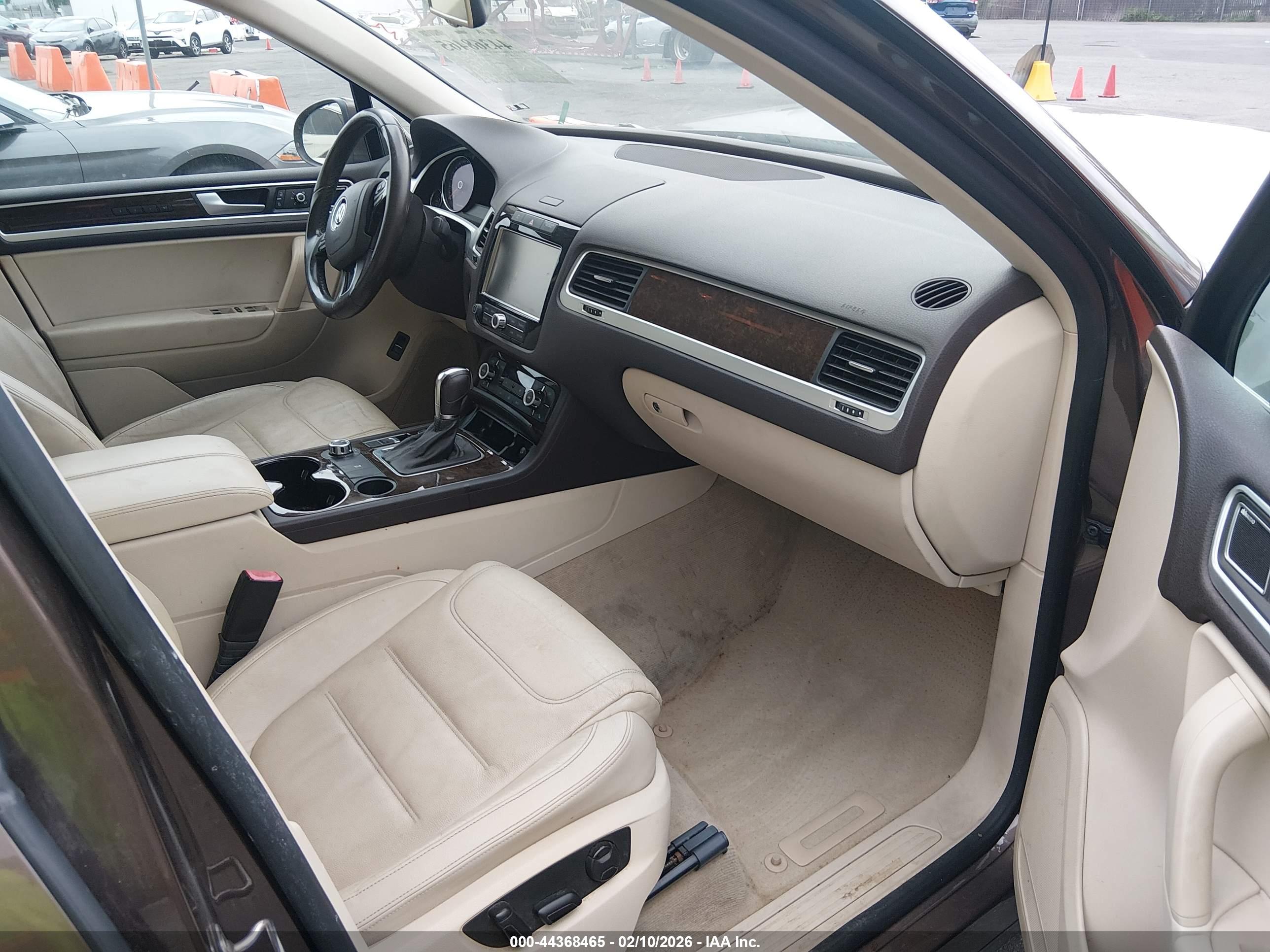 VOLKSWAGEN TOUAREG image 5