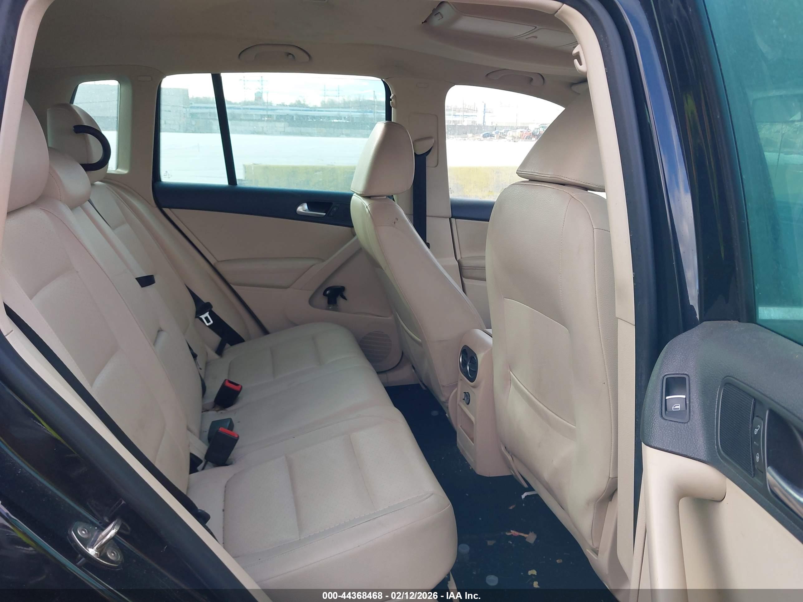 VOLKSWAGEN TIGUAN image 8