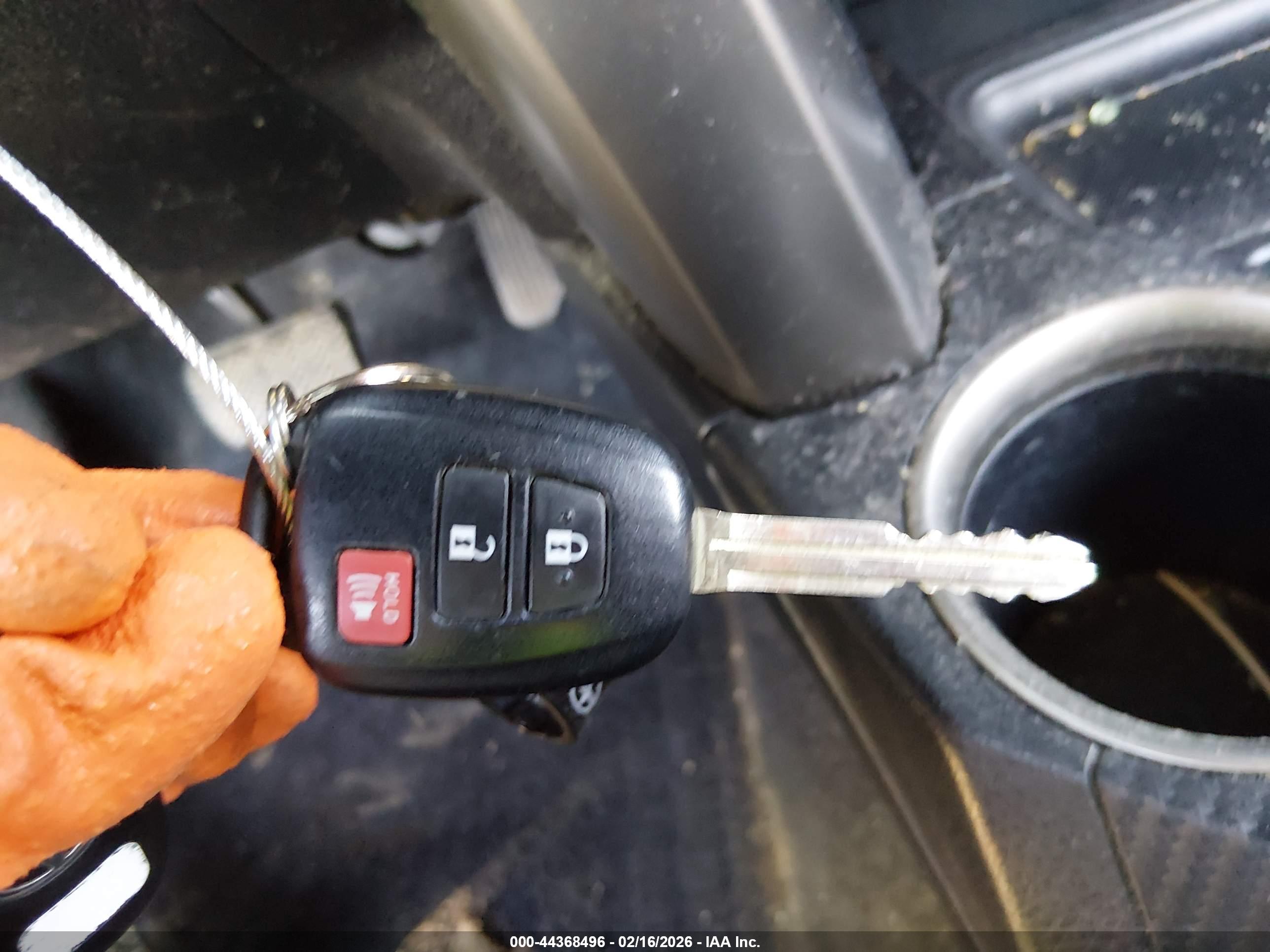 TOYOTA RAV4 image 11