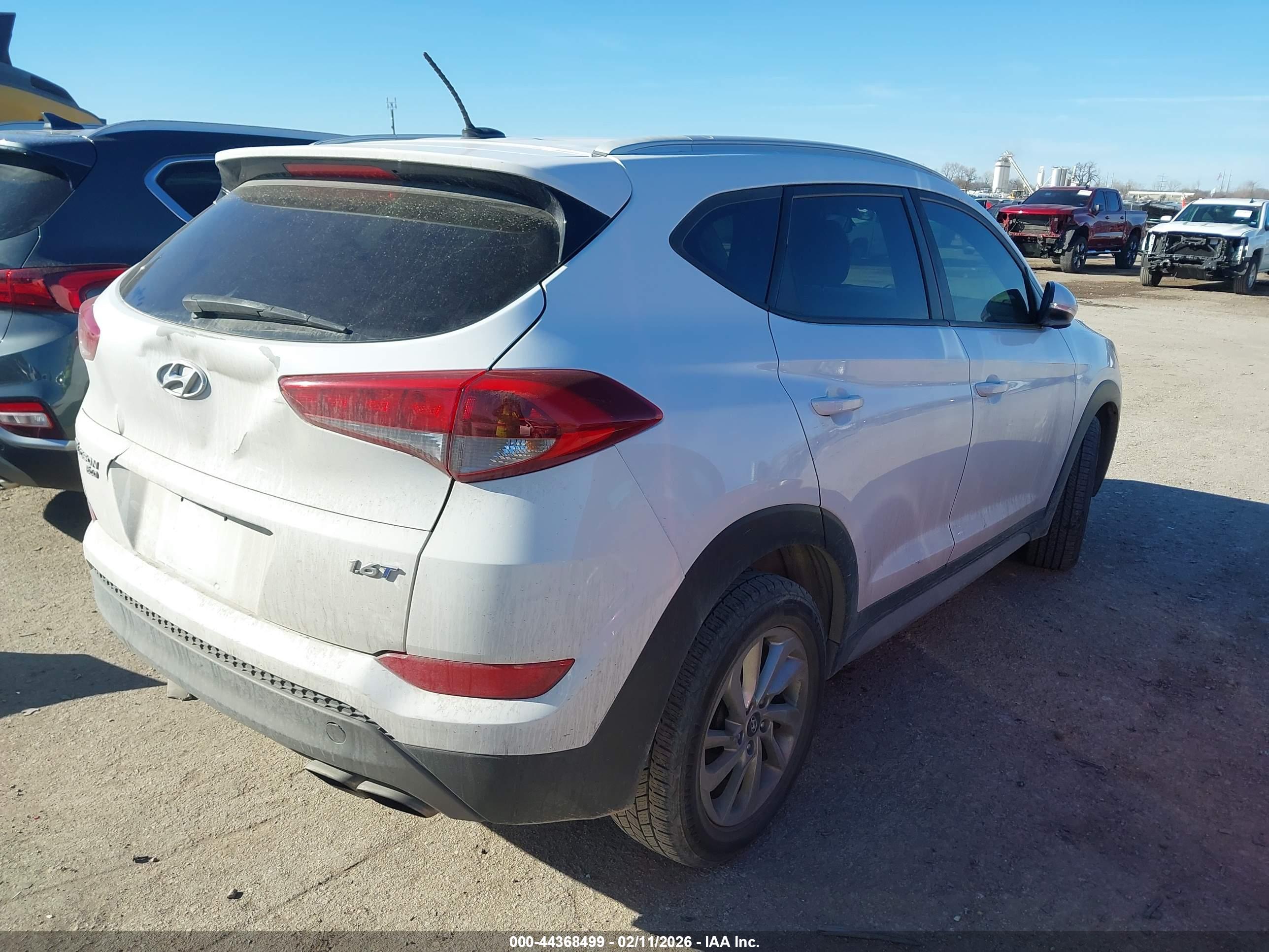 HYUNDAI TUCSON image 4
