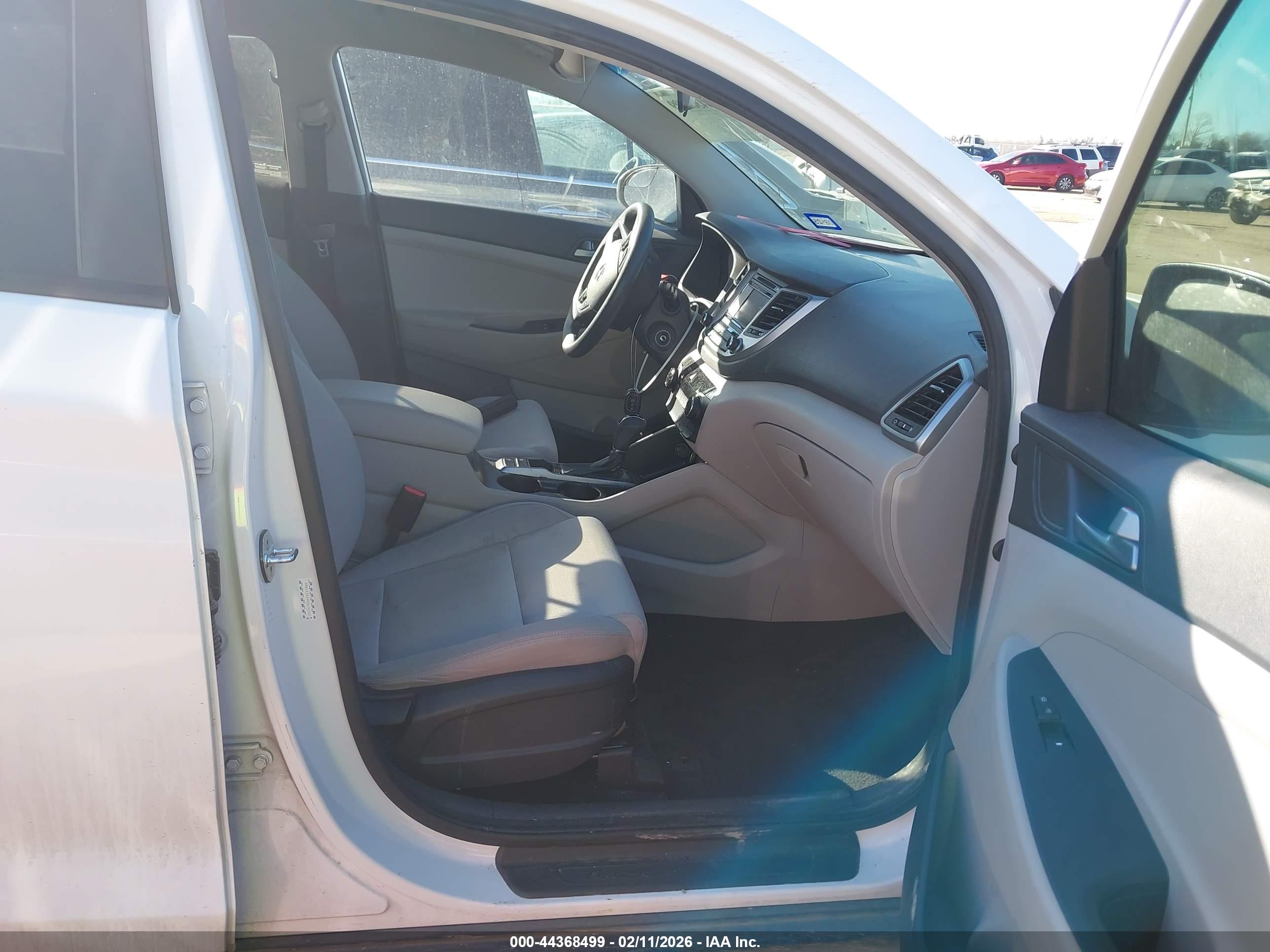 HYUNDAI TUCSON image 5