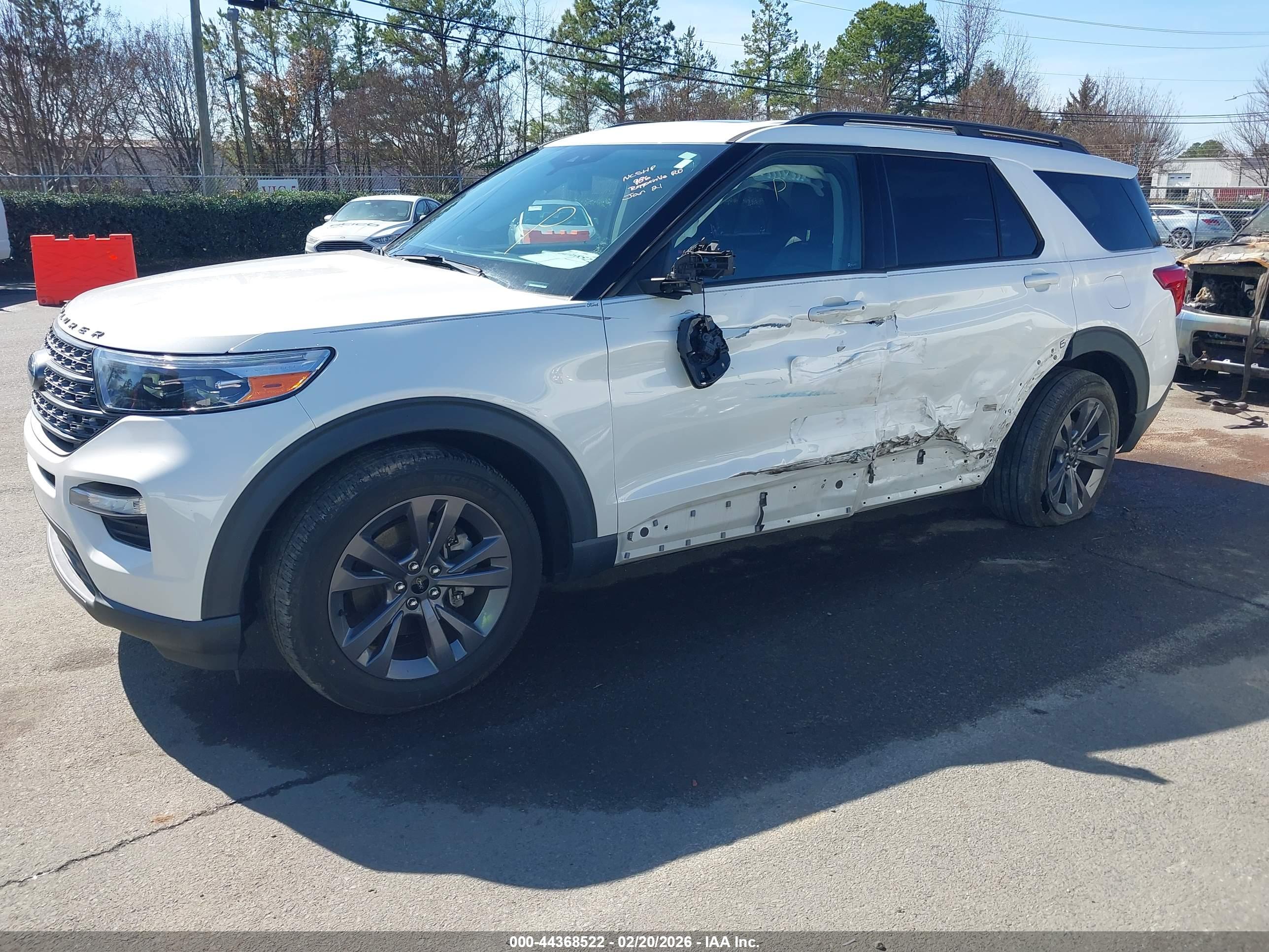 FORD EXPLORER image 2