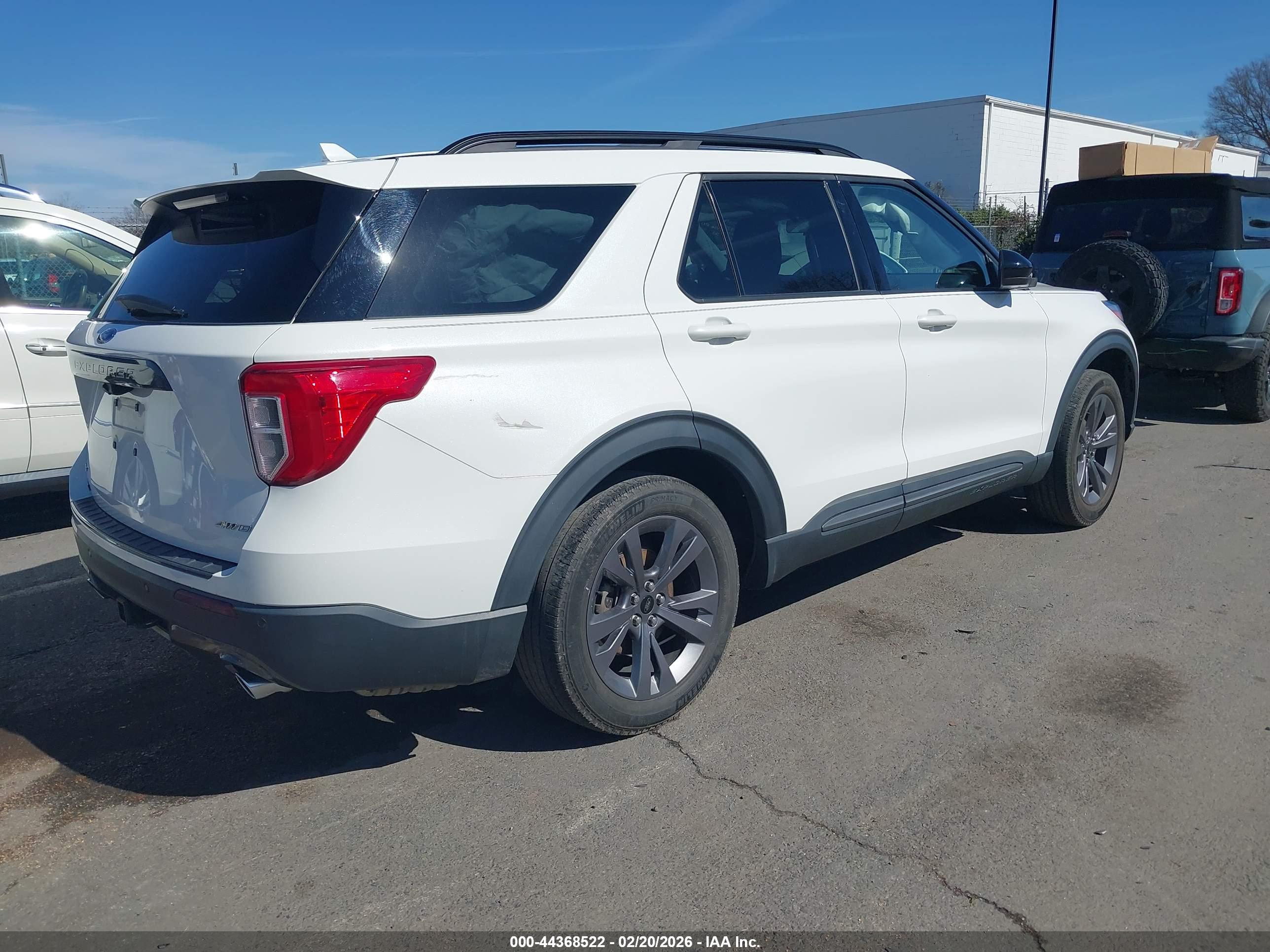 FORD EXPLORER image 4