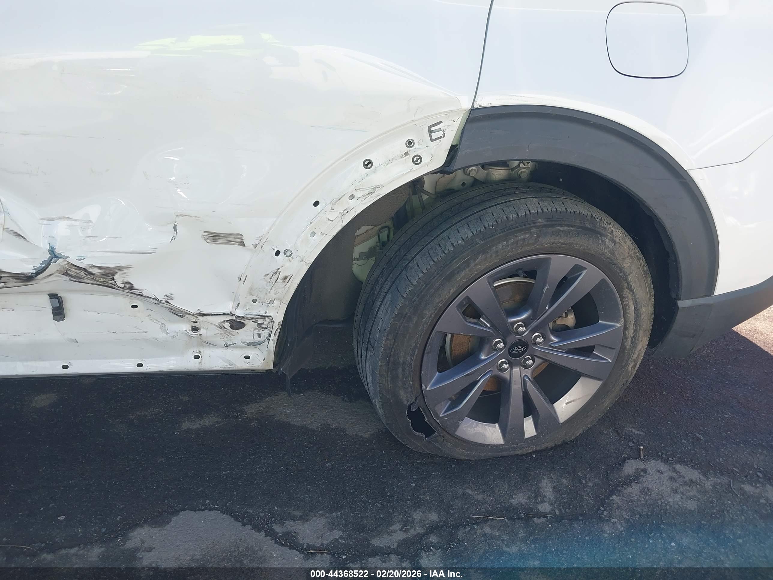 FORD EXPLORER image 6
