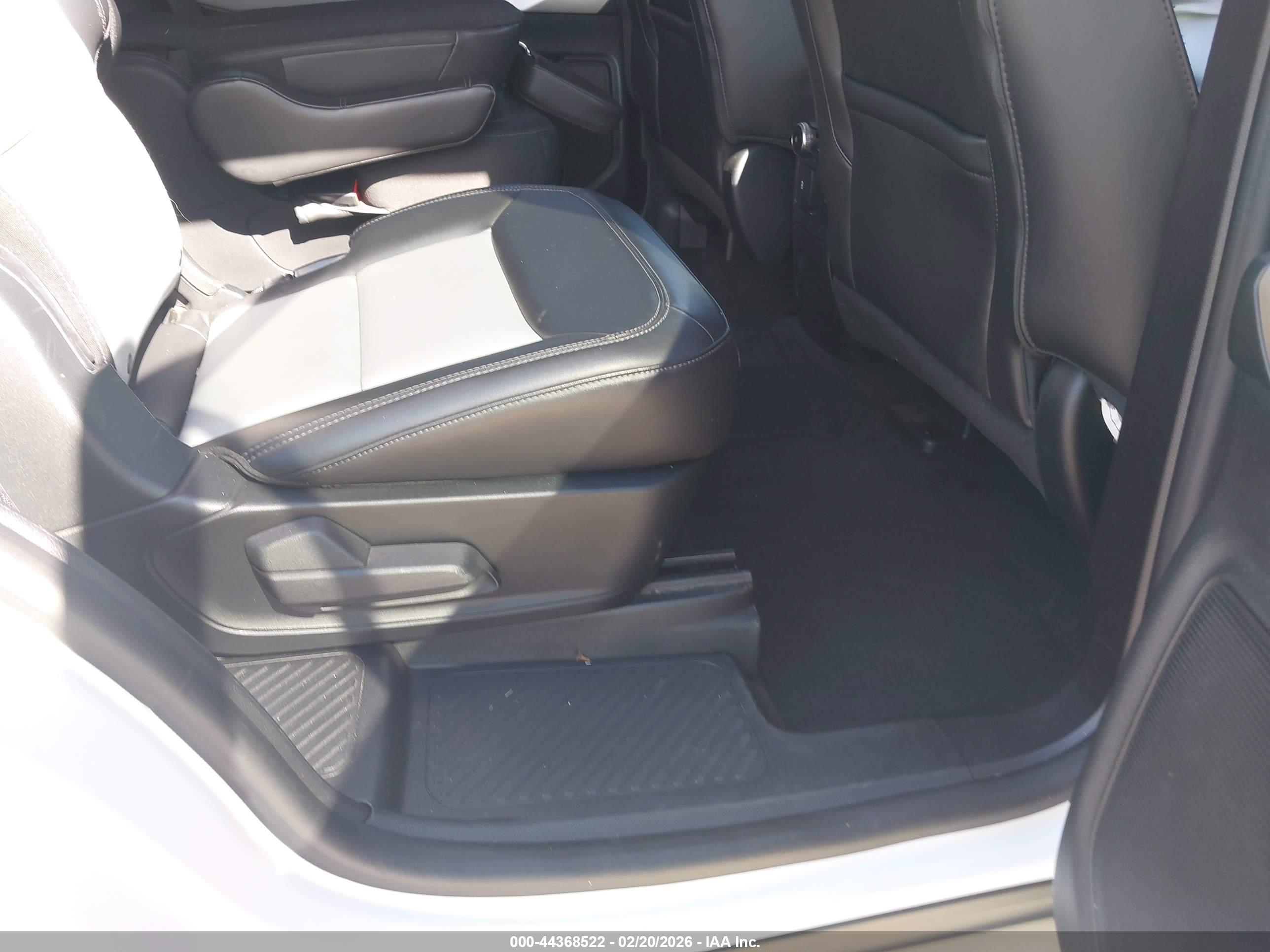FORD EXPLORER image 8