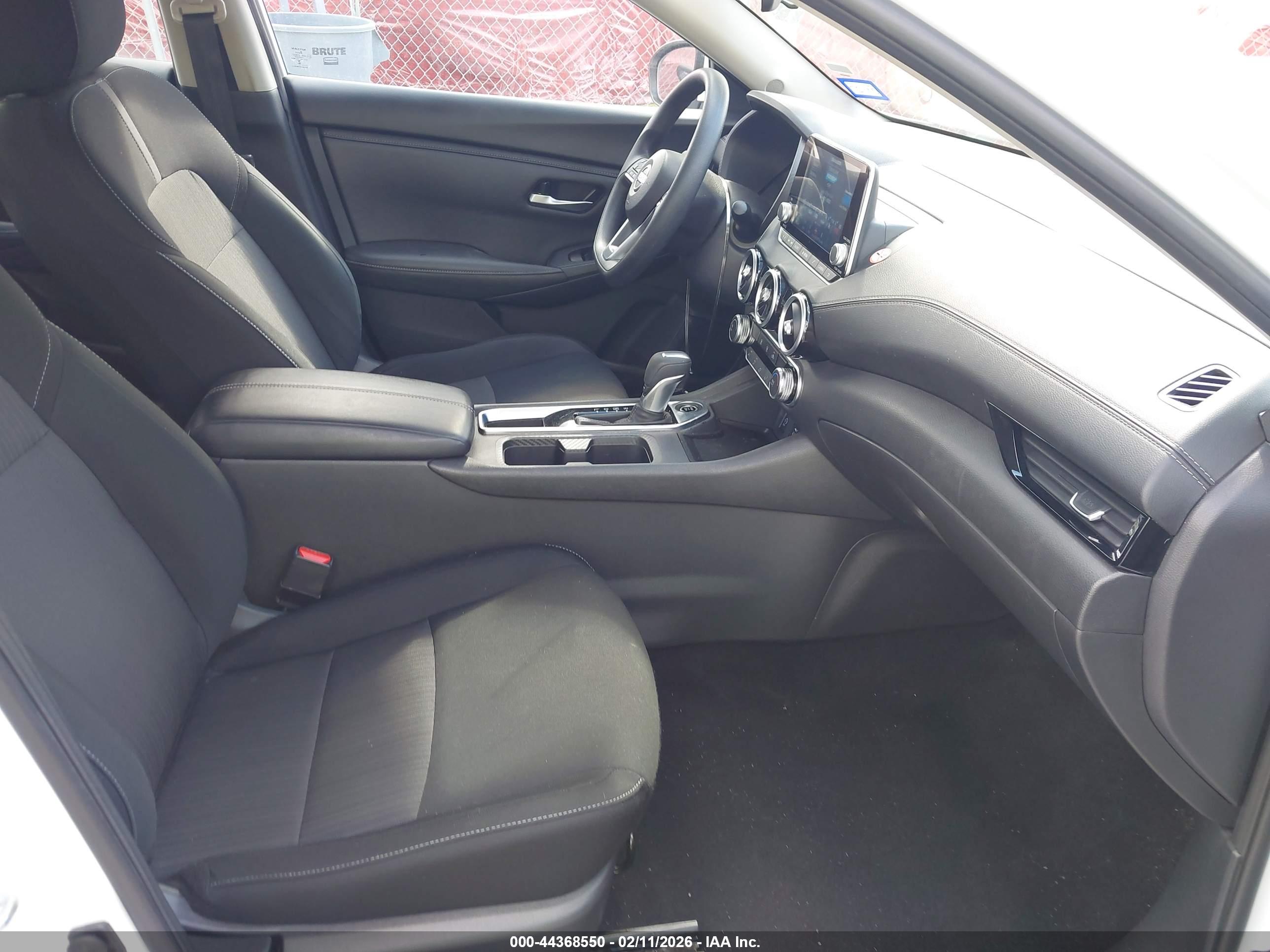 NISSAN SENTRA image 5