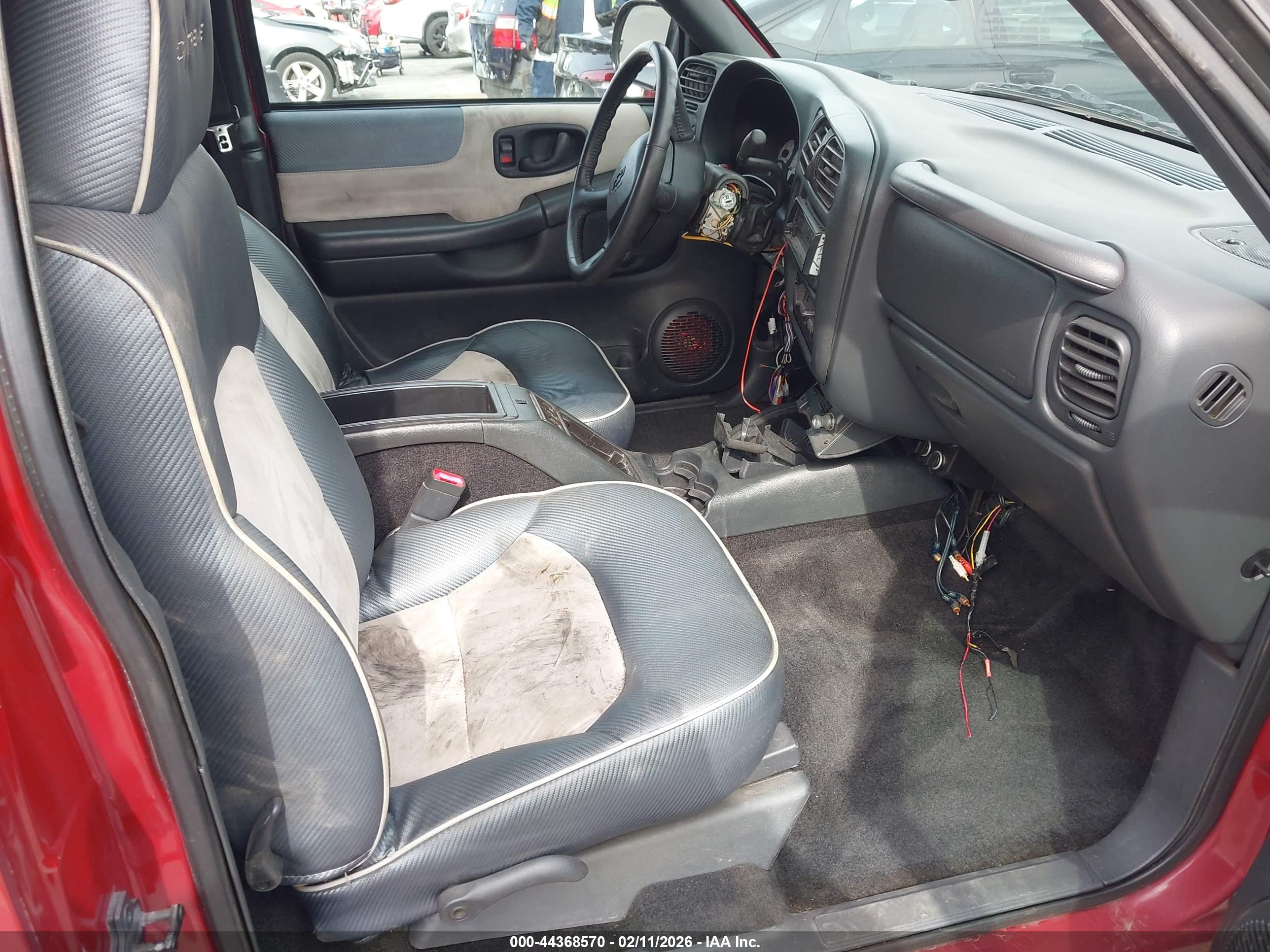 CHEVROLET BLAZER image 5