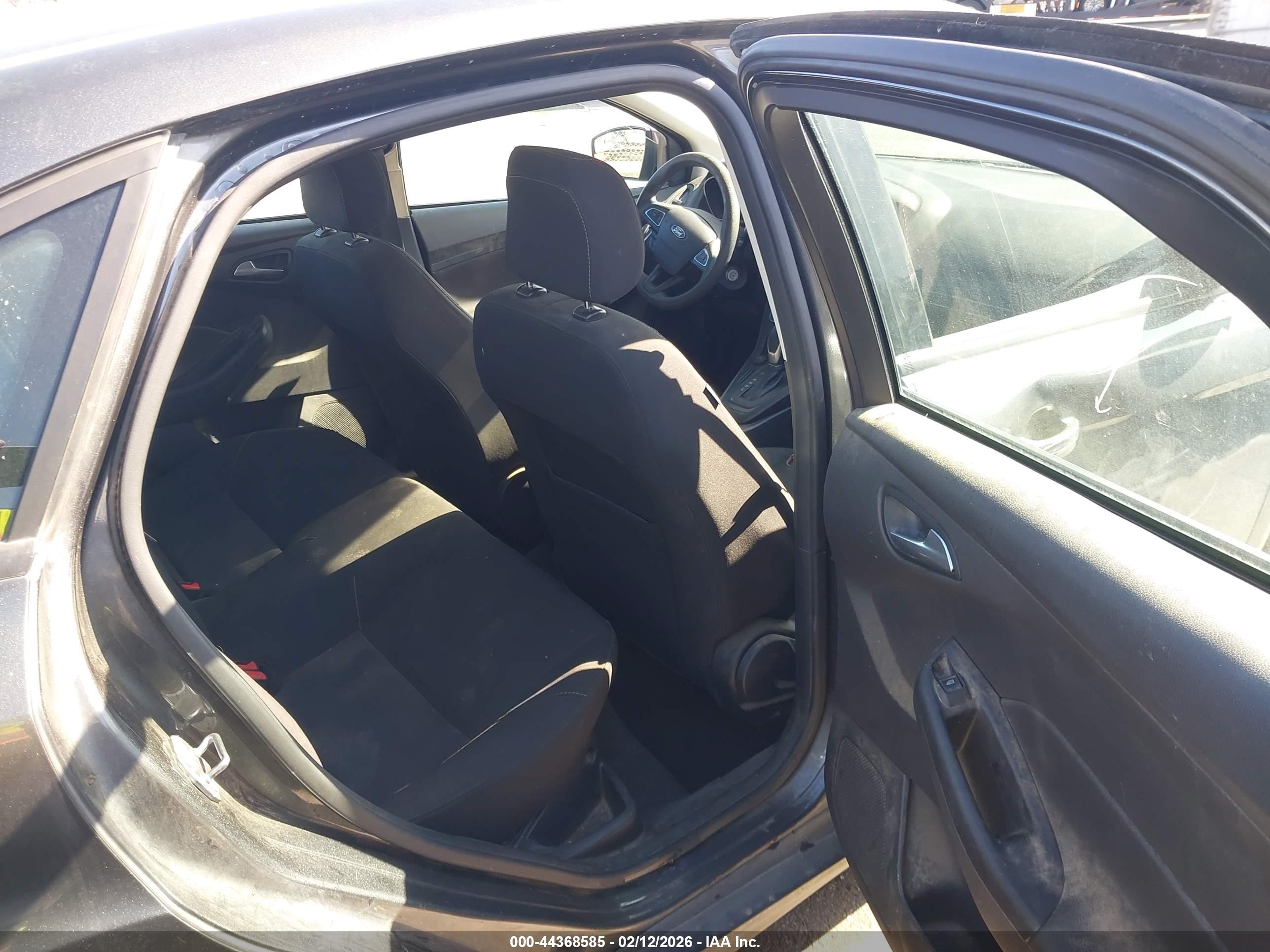 FORD FOCUS image 8