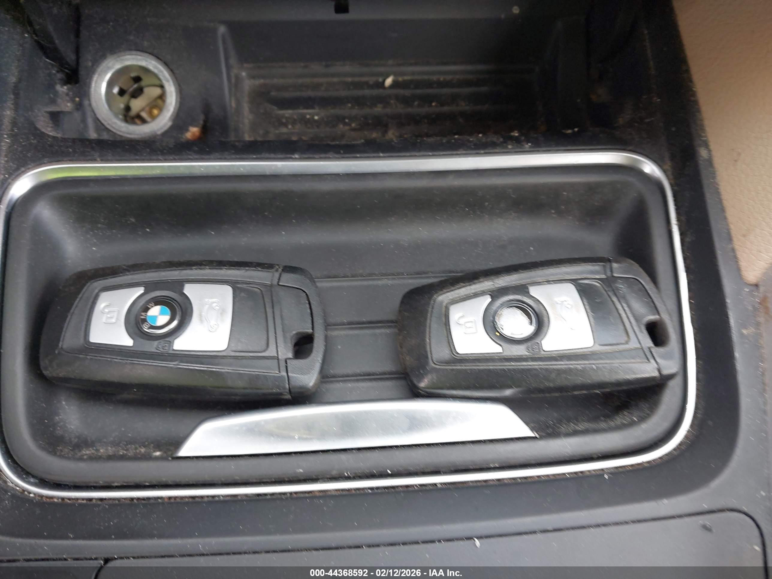 BMW 320I image 11