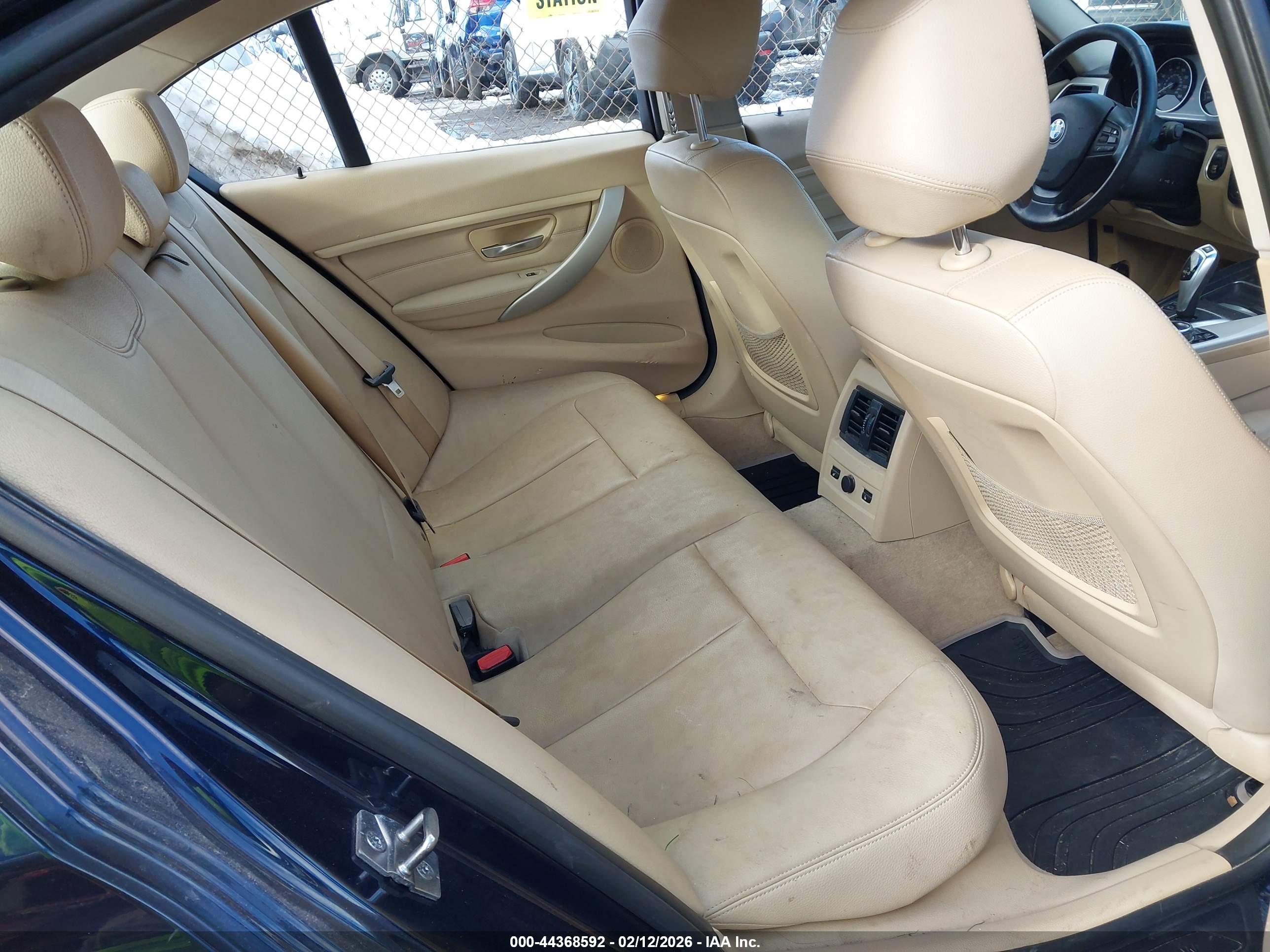 BMW 320I image 8