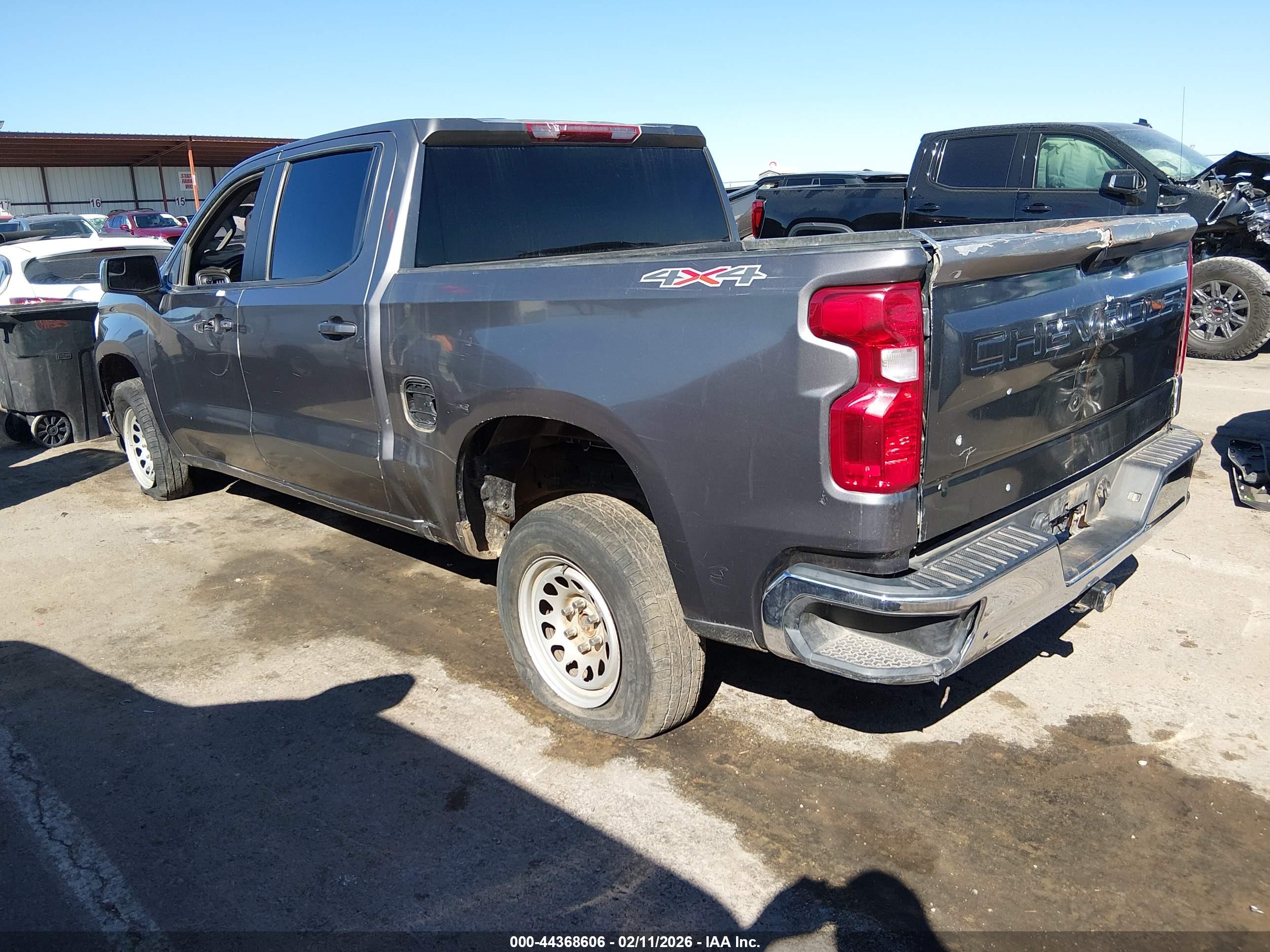 CHEVROLET SILVERADO image 3