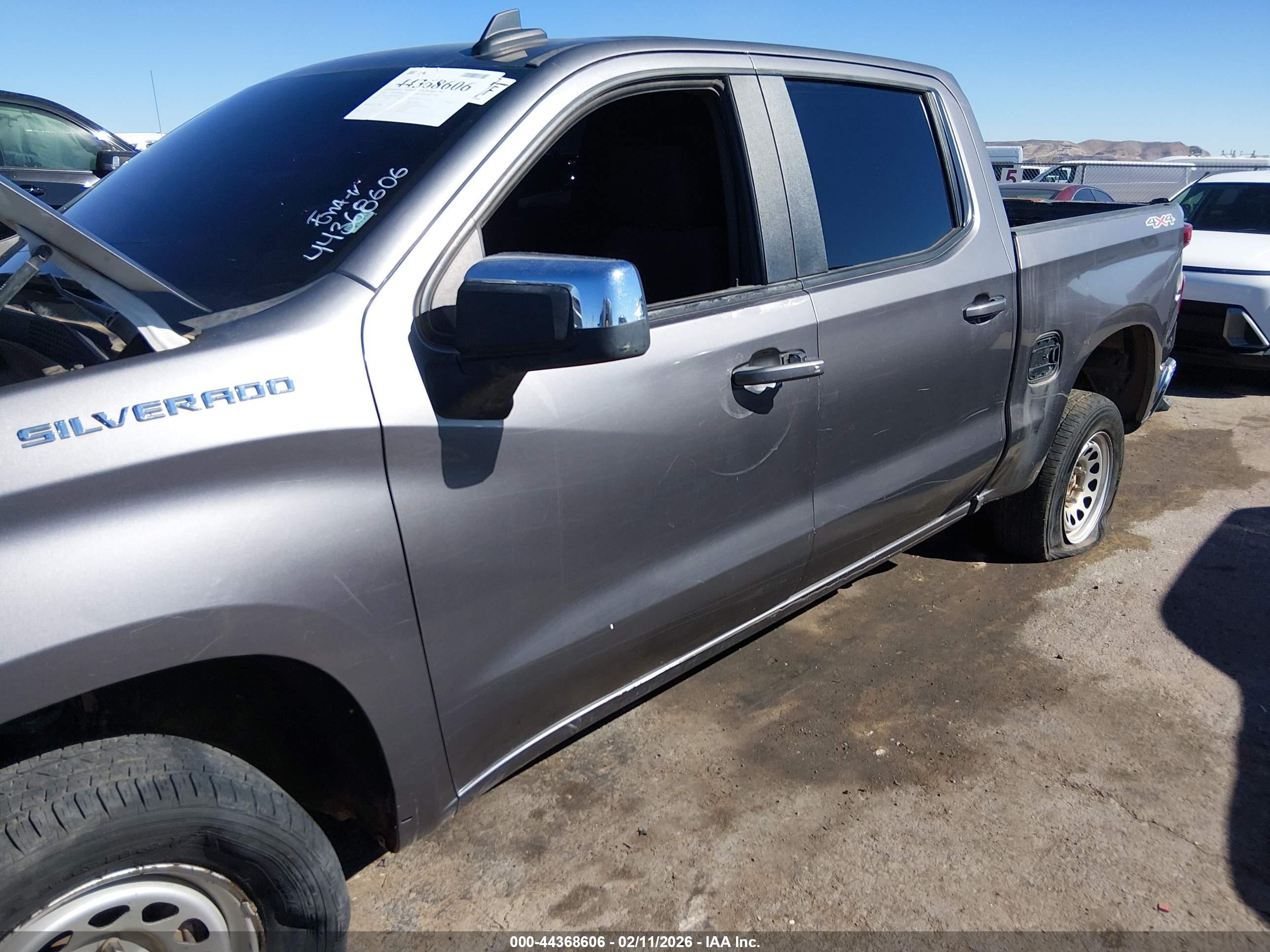CHEVROLET SILVERADO image 6