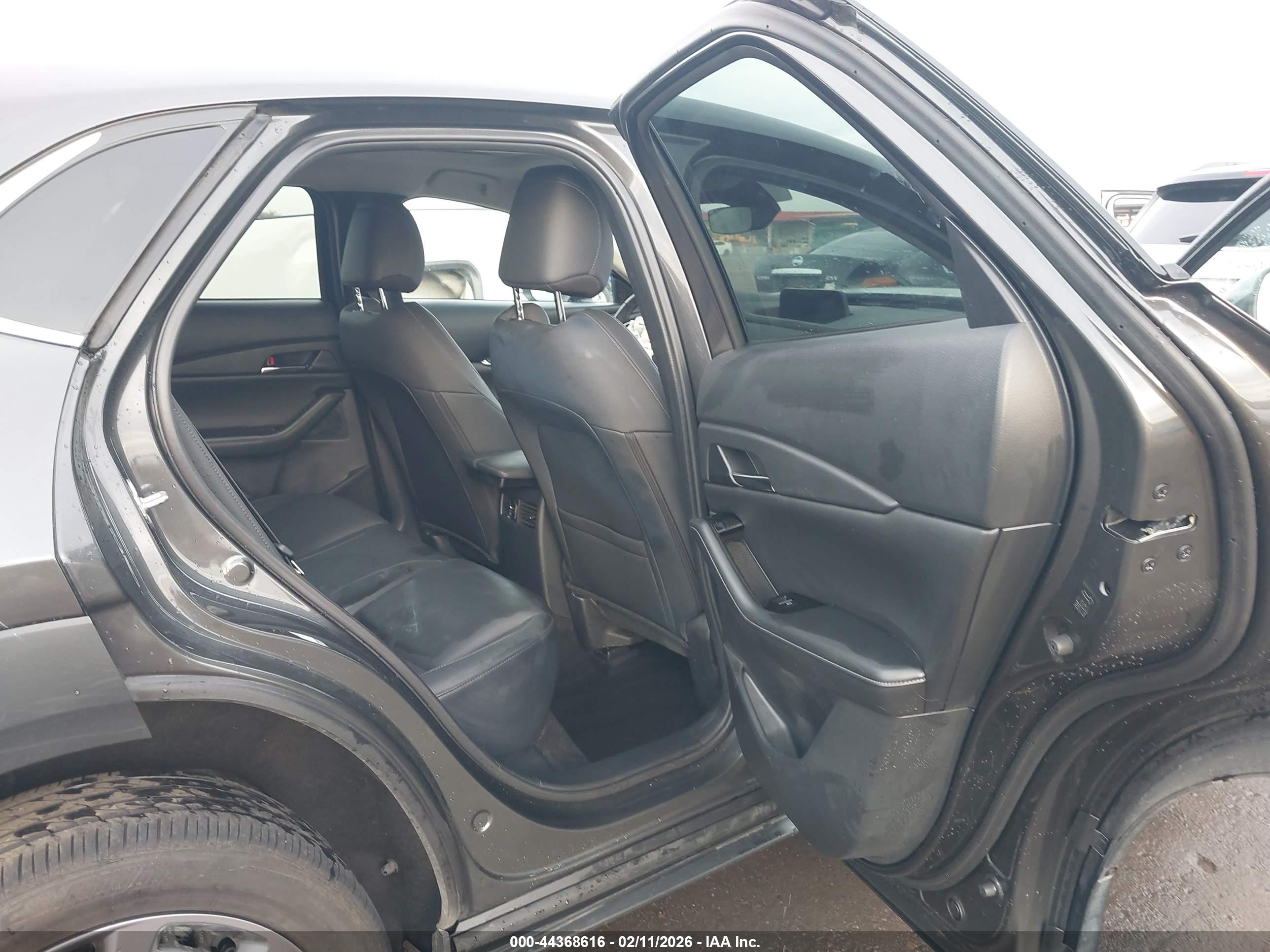 MAZDA CX-30 image 8