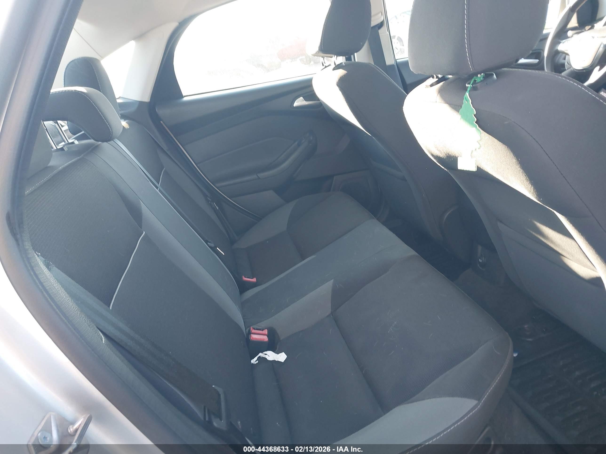 FORD FOCUS image 8