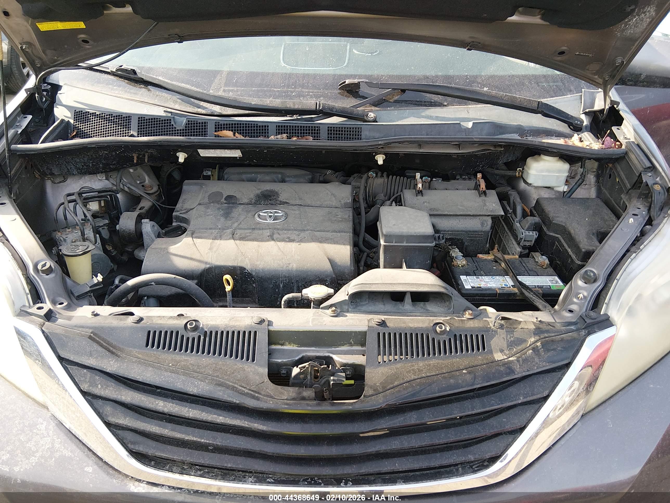 TOYOTA SIENNA image 10