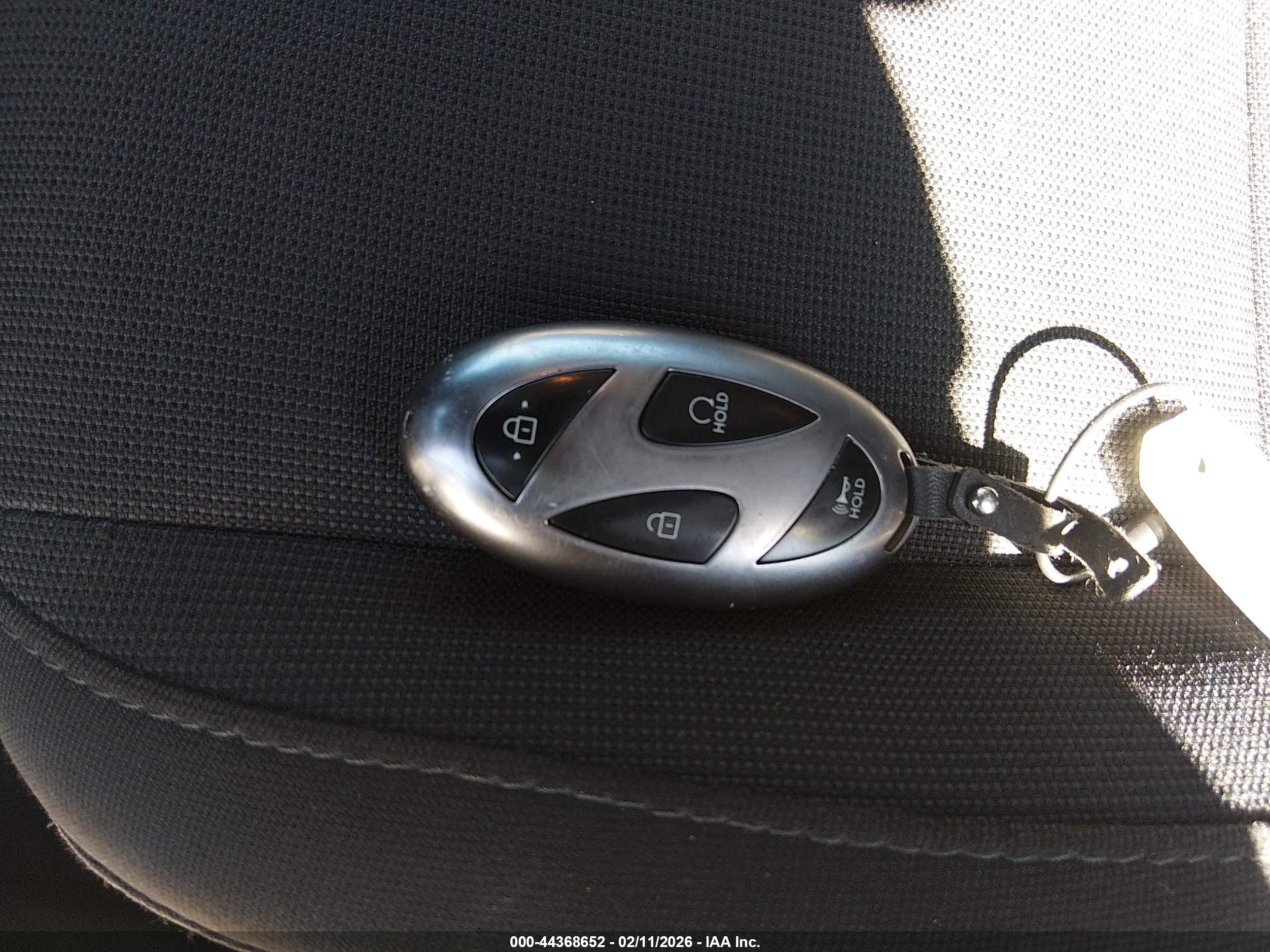 HYUNDAI KONA image 11