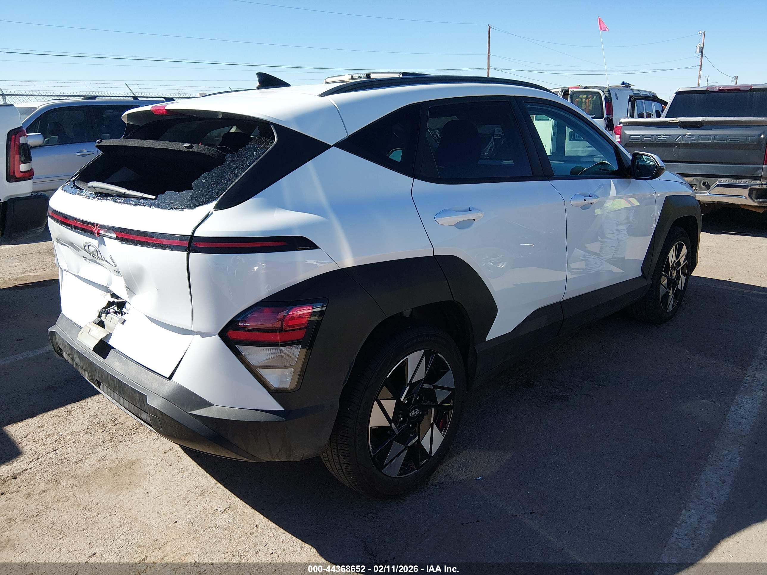 HYUNDAI KONA image 4