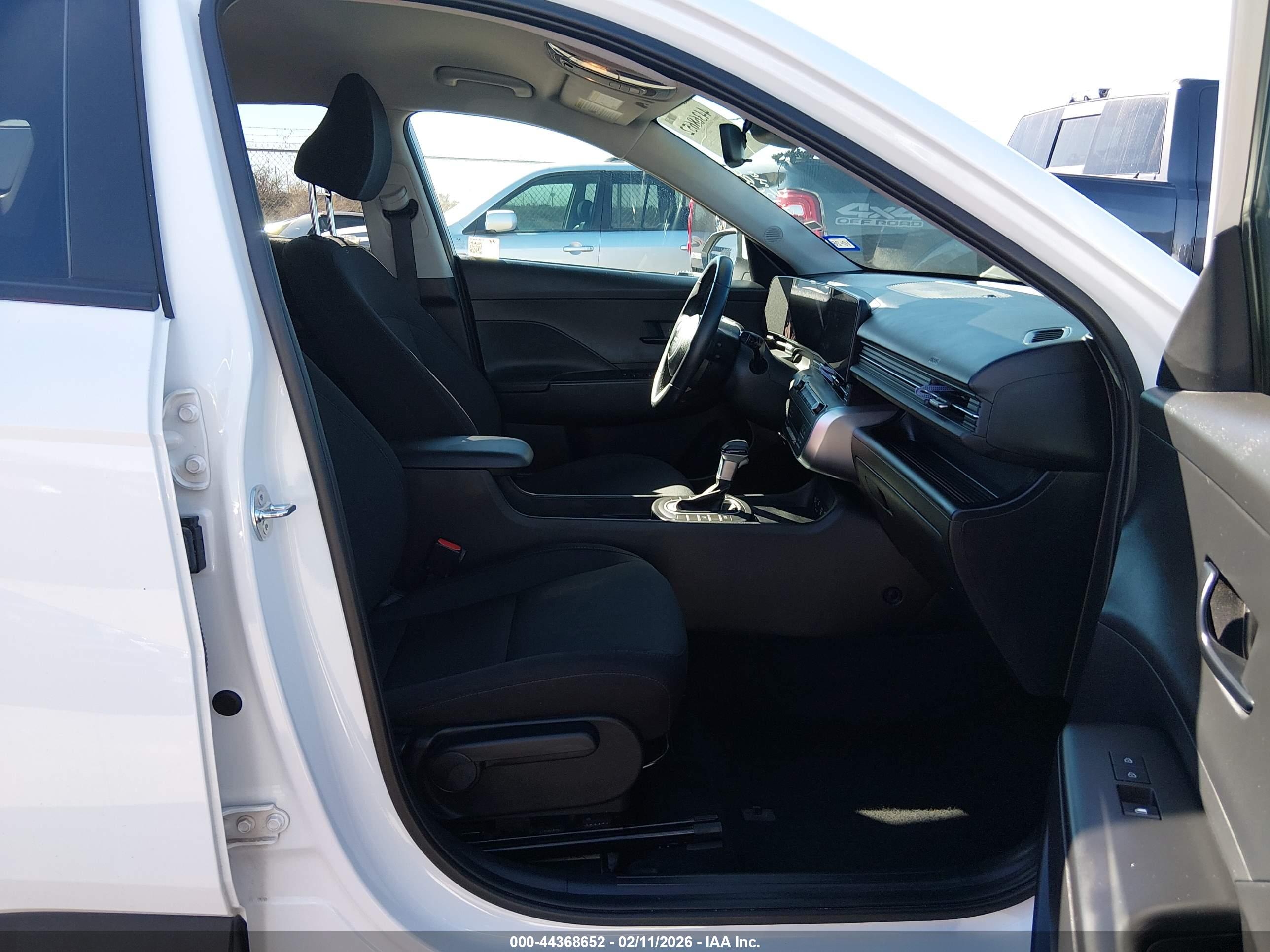 HYUNDAI KONA image 5