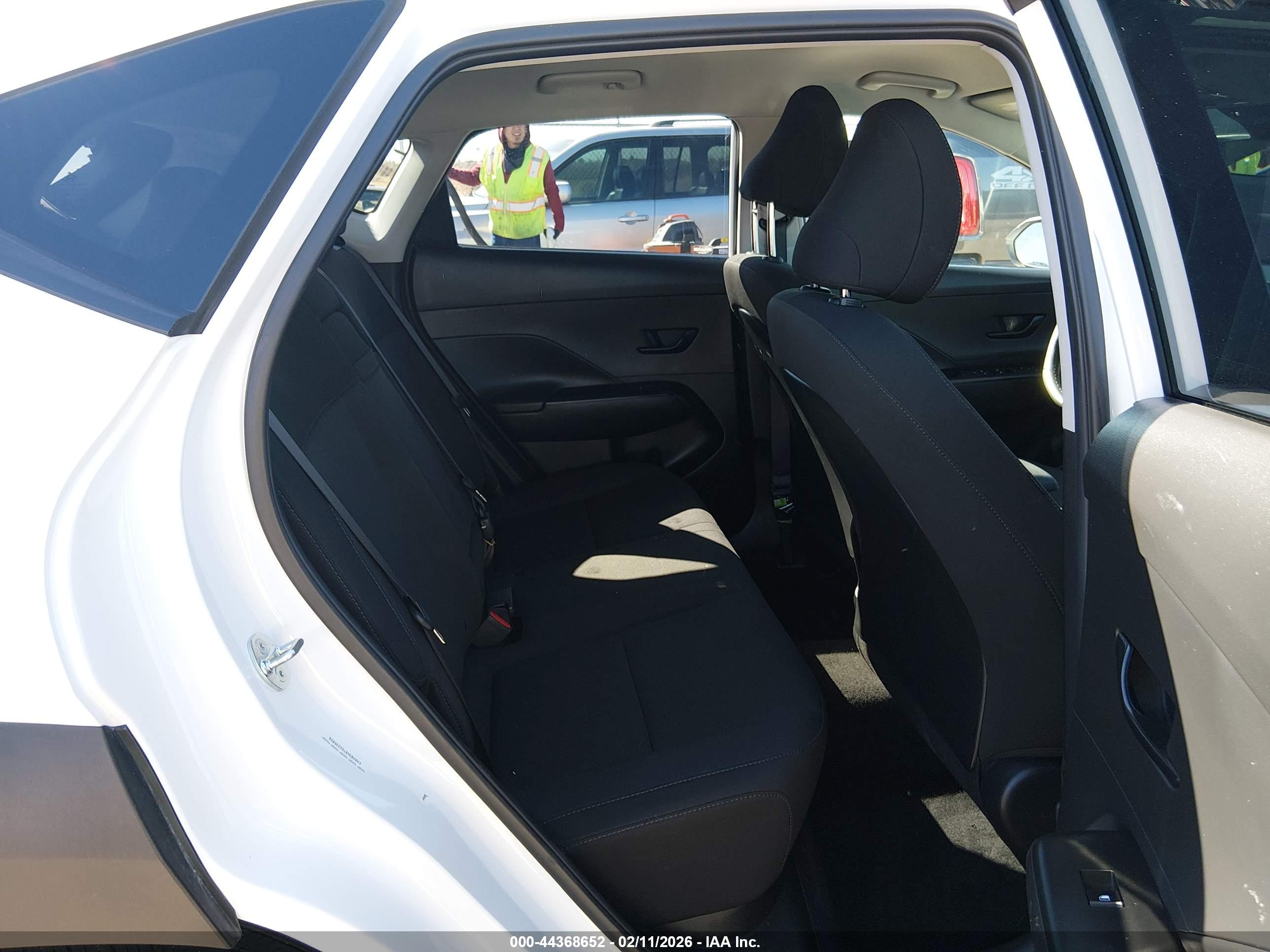 HYUNDAI KONA image 8