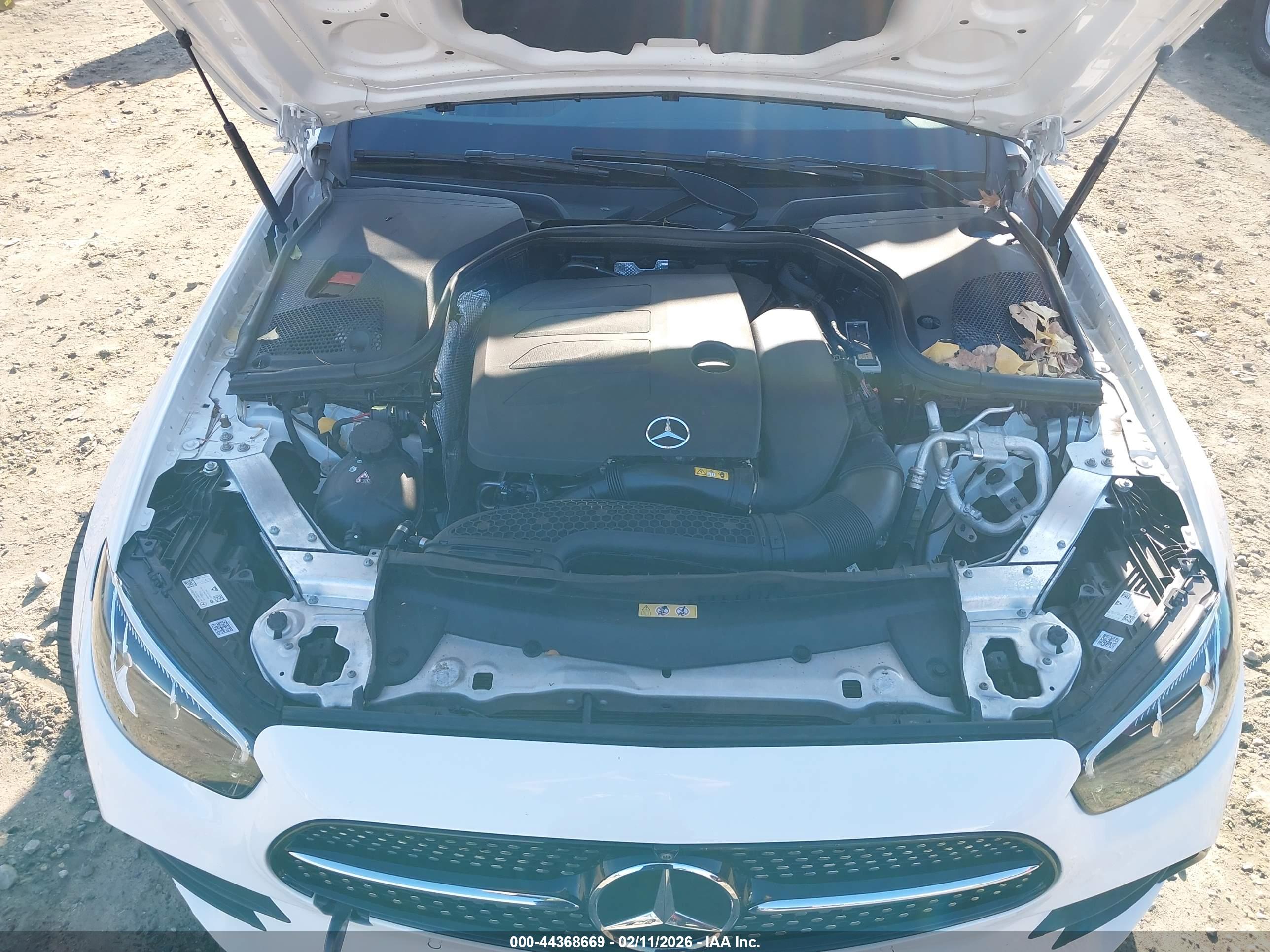 MERCEDES-BENZ E image 10