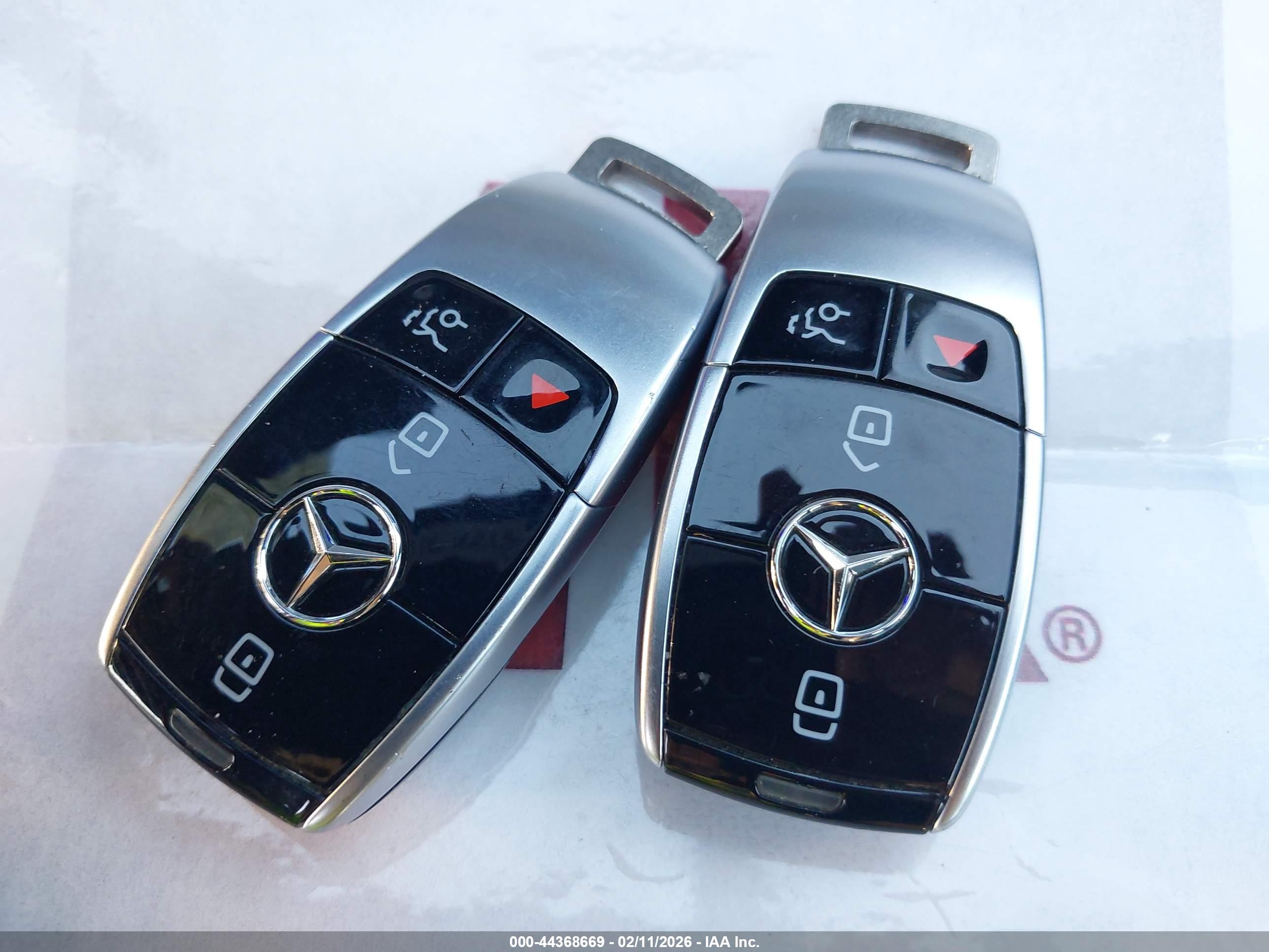 MERCEDES-BENZ E image 11