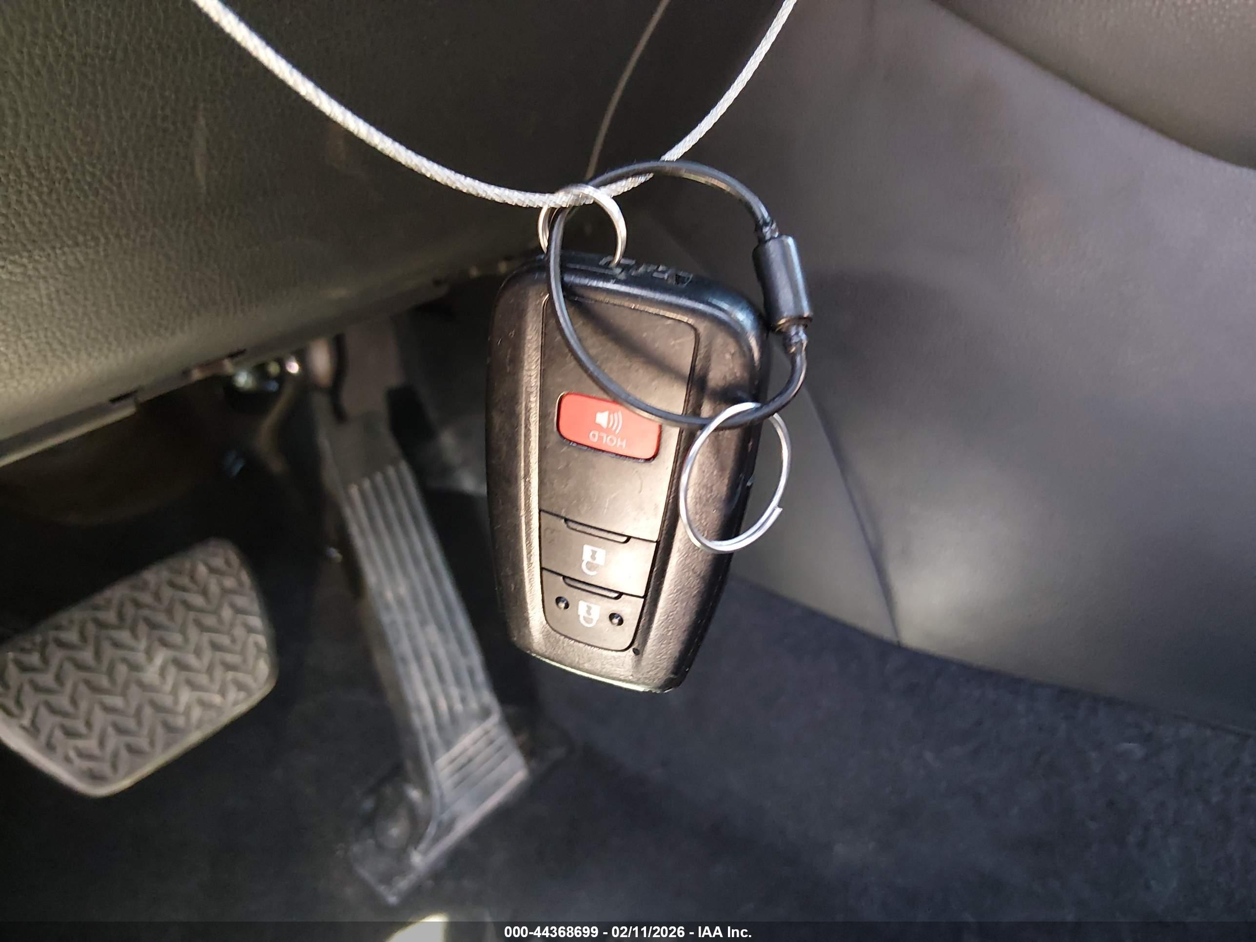TOYOTA RAV4 image 11
