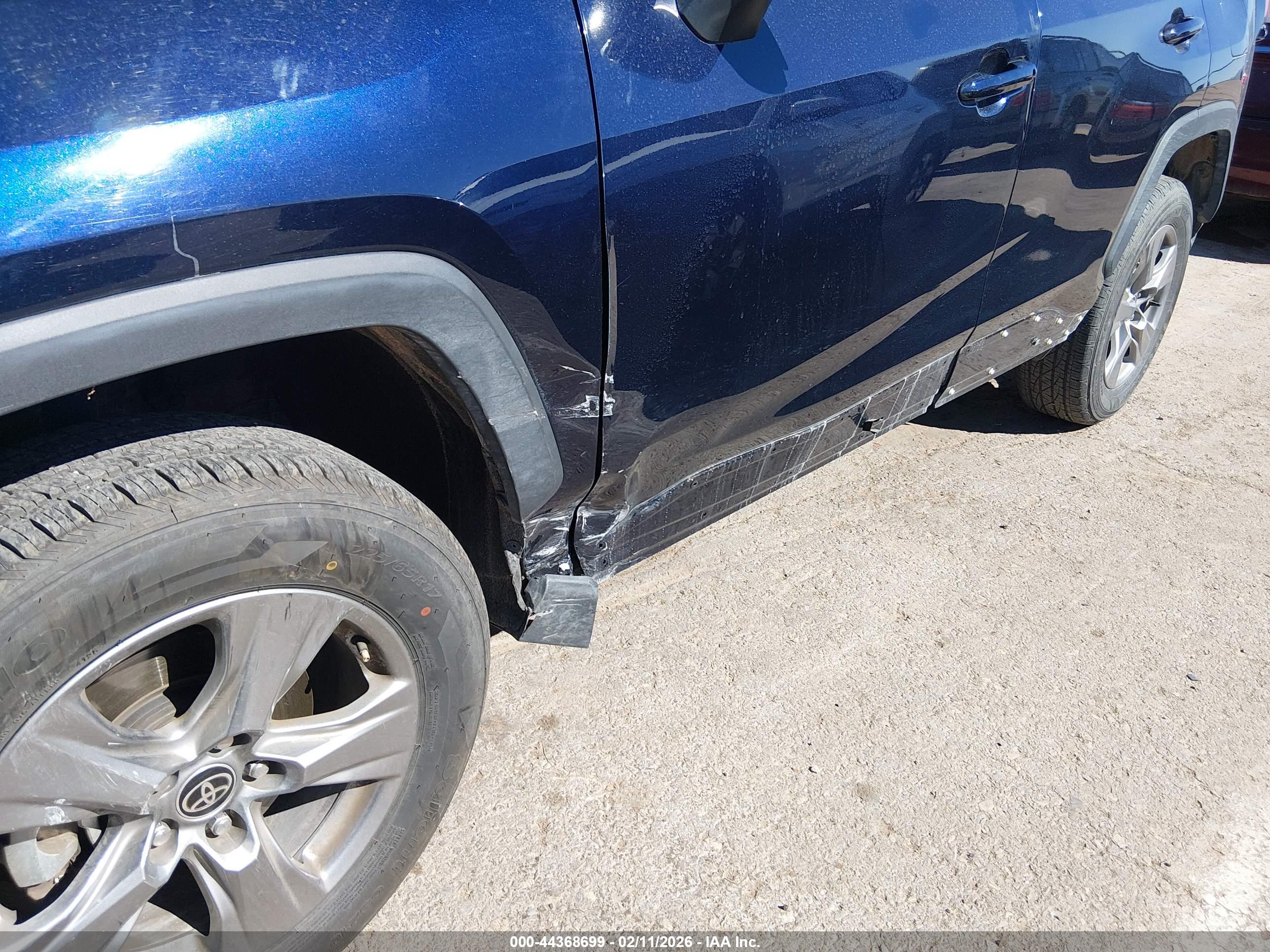 TOYOTA RAV4 image 6