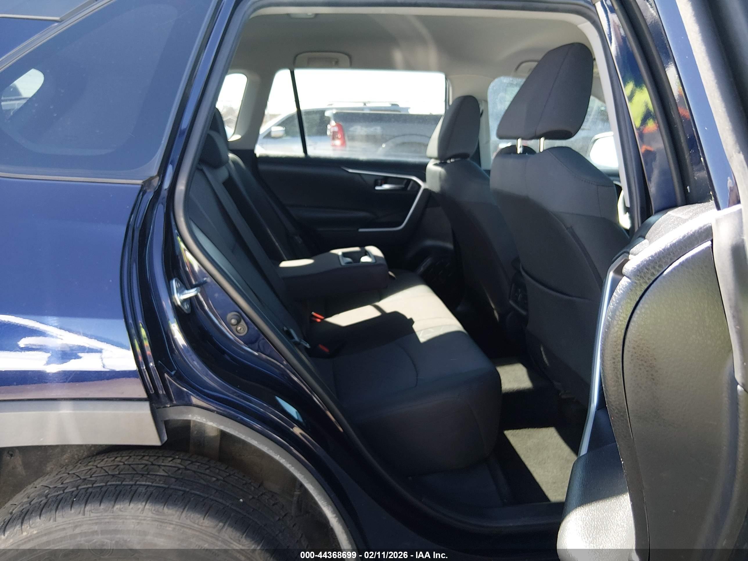 TOYOTA RAV4 image 8