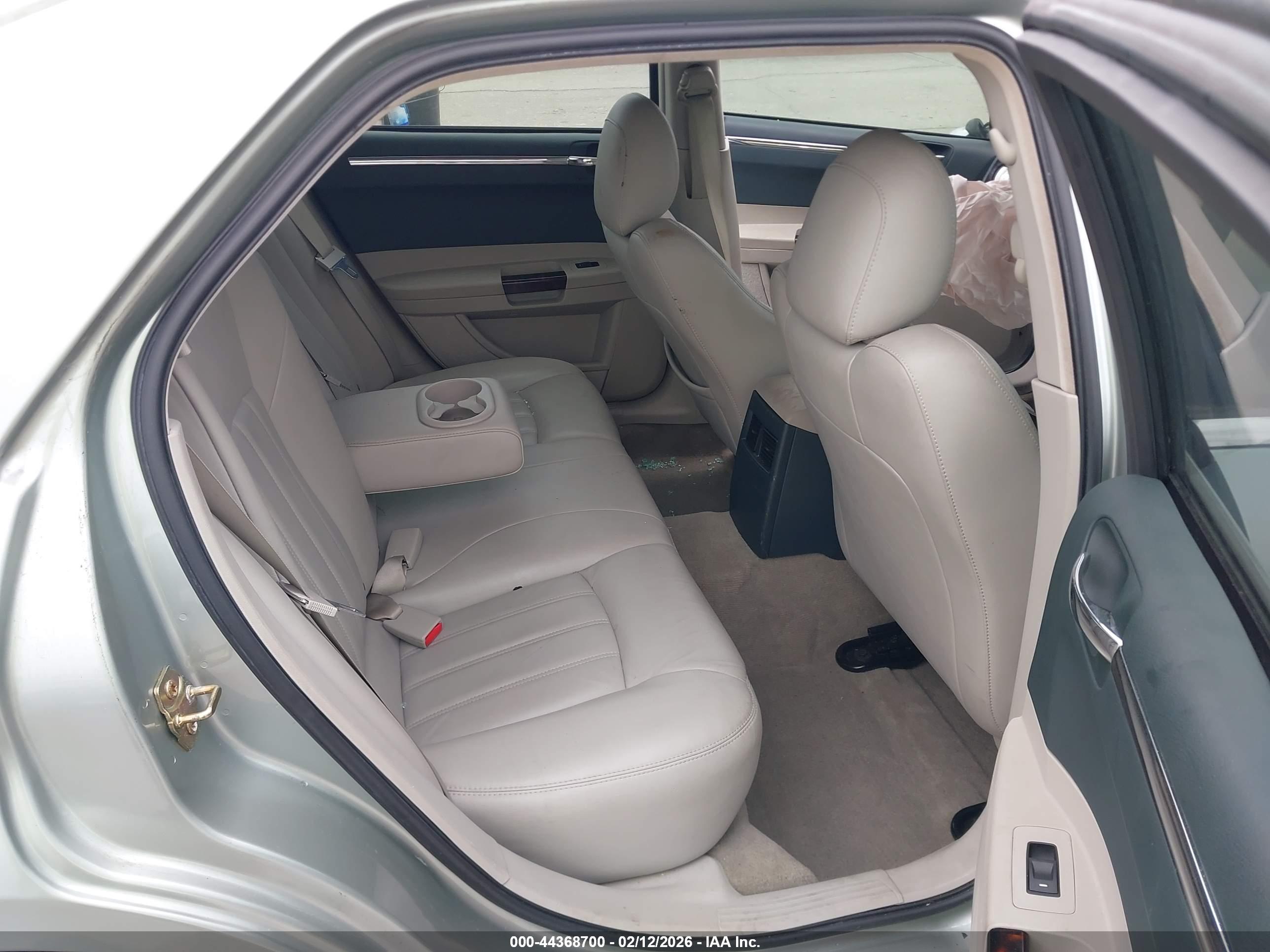 CHRYSLER 300C image 8