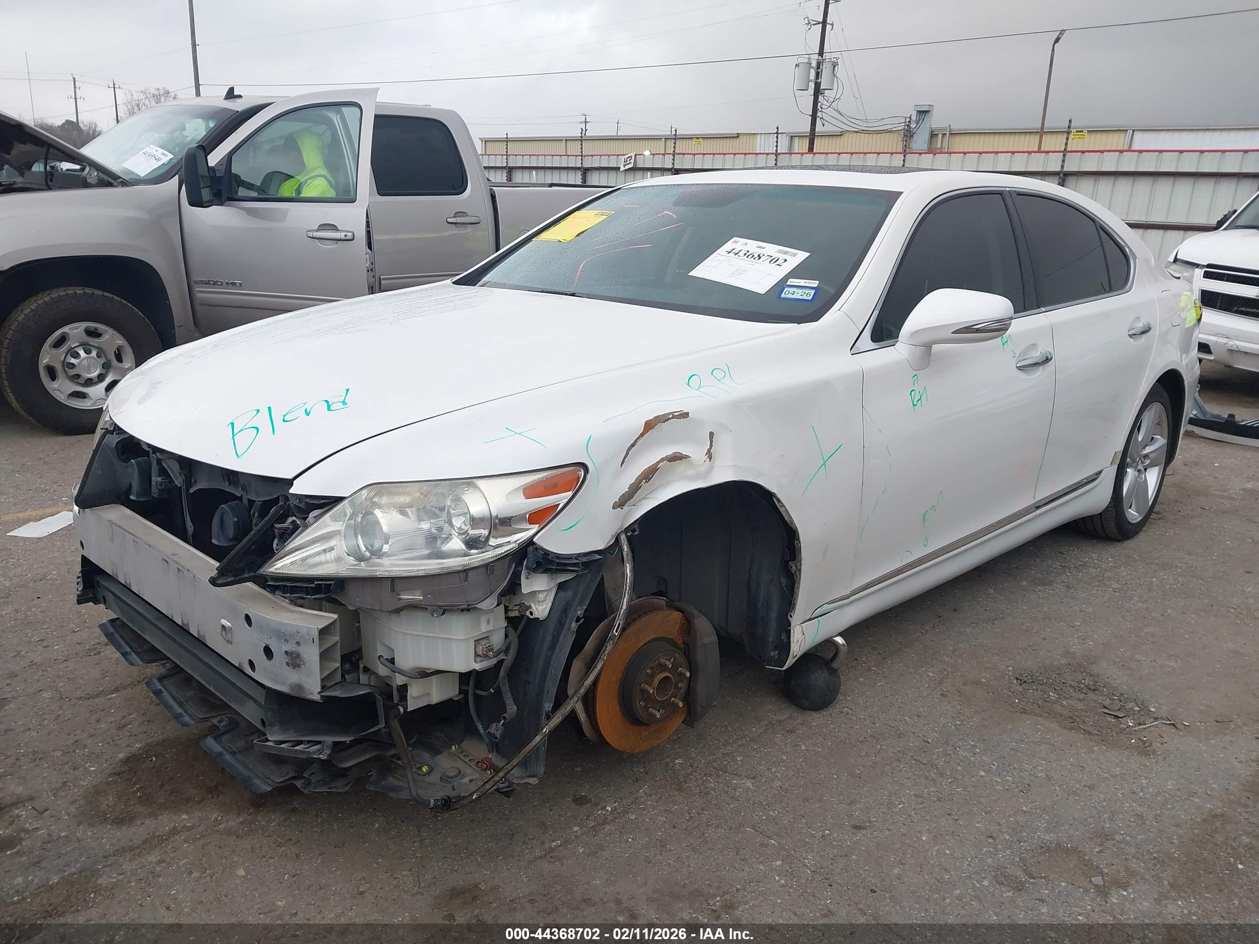 LEXUS LS image 2