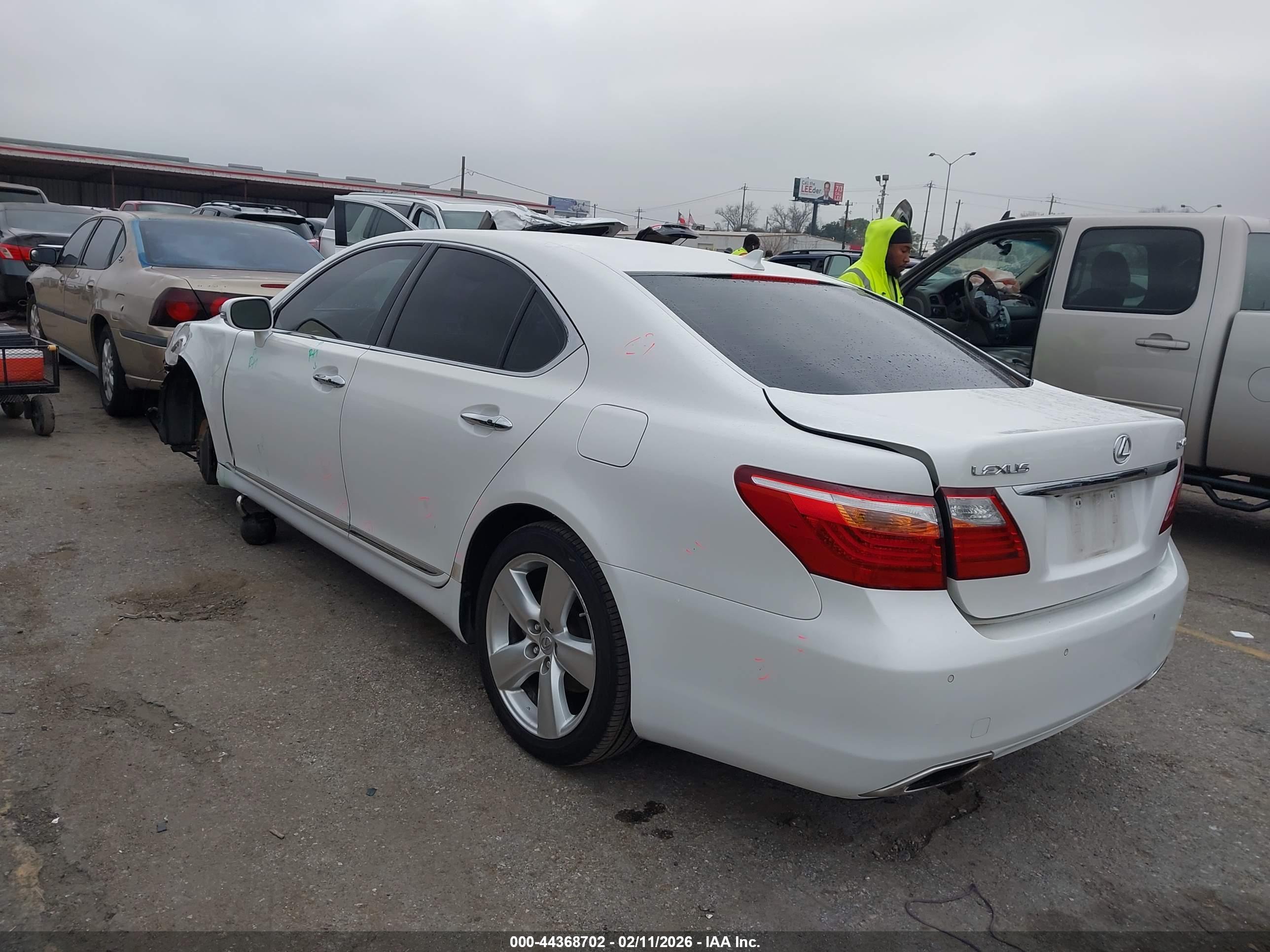 LEXUS LS image 3