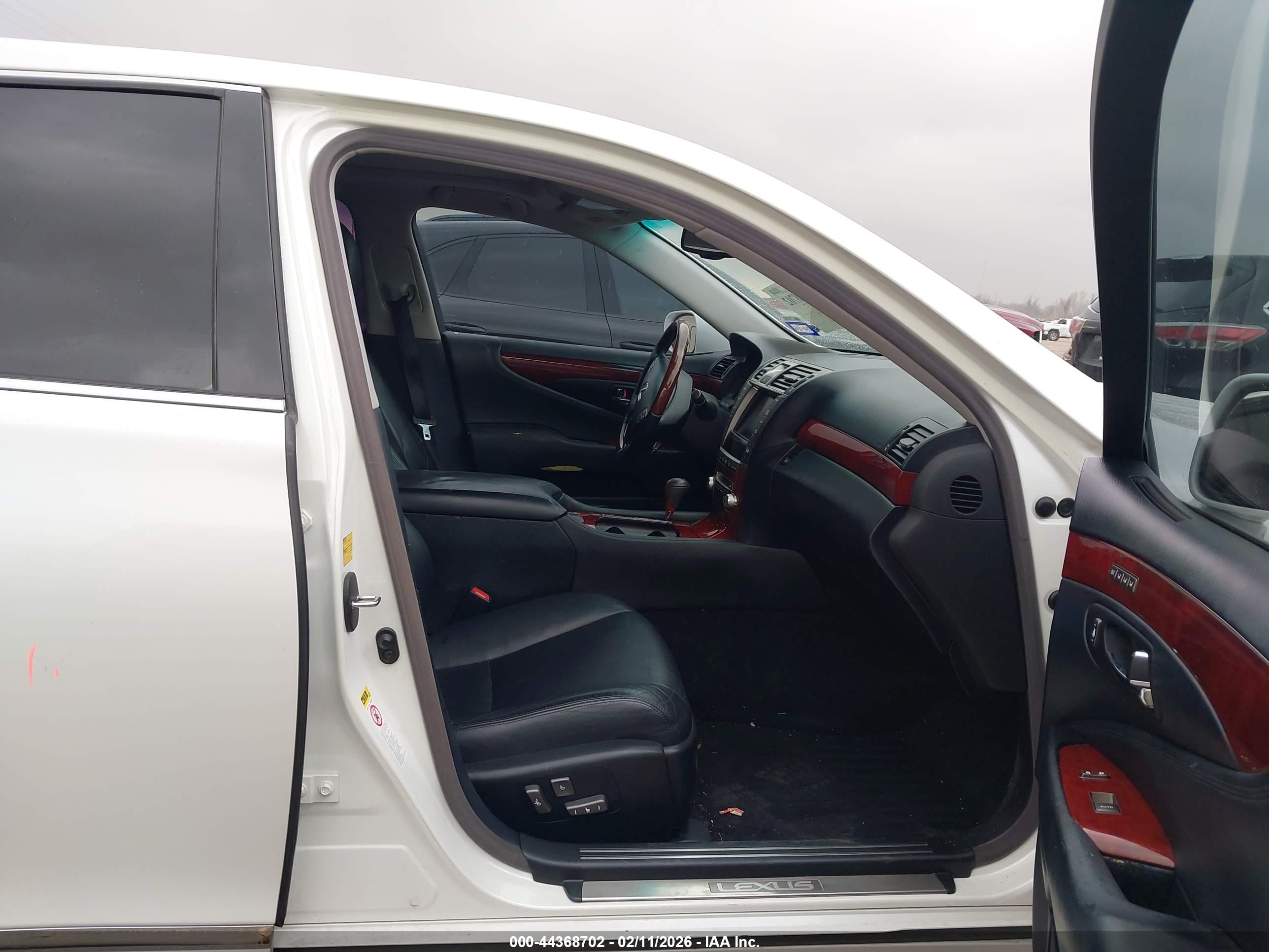 LEXUS LS image 5