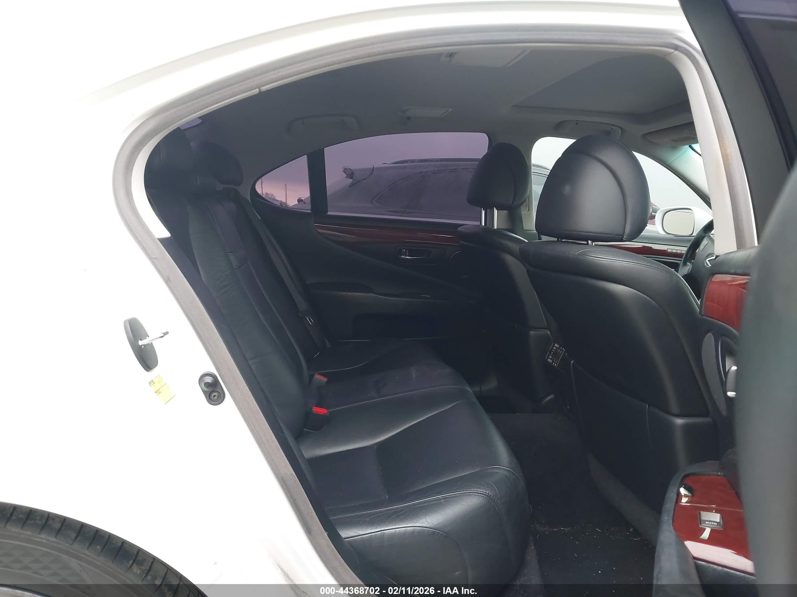 LEXUS LS image 8