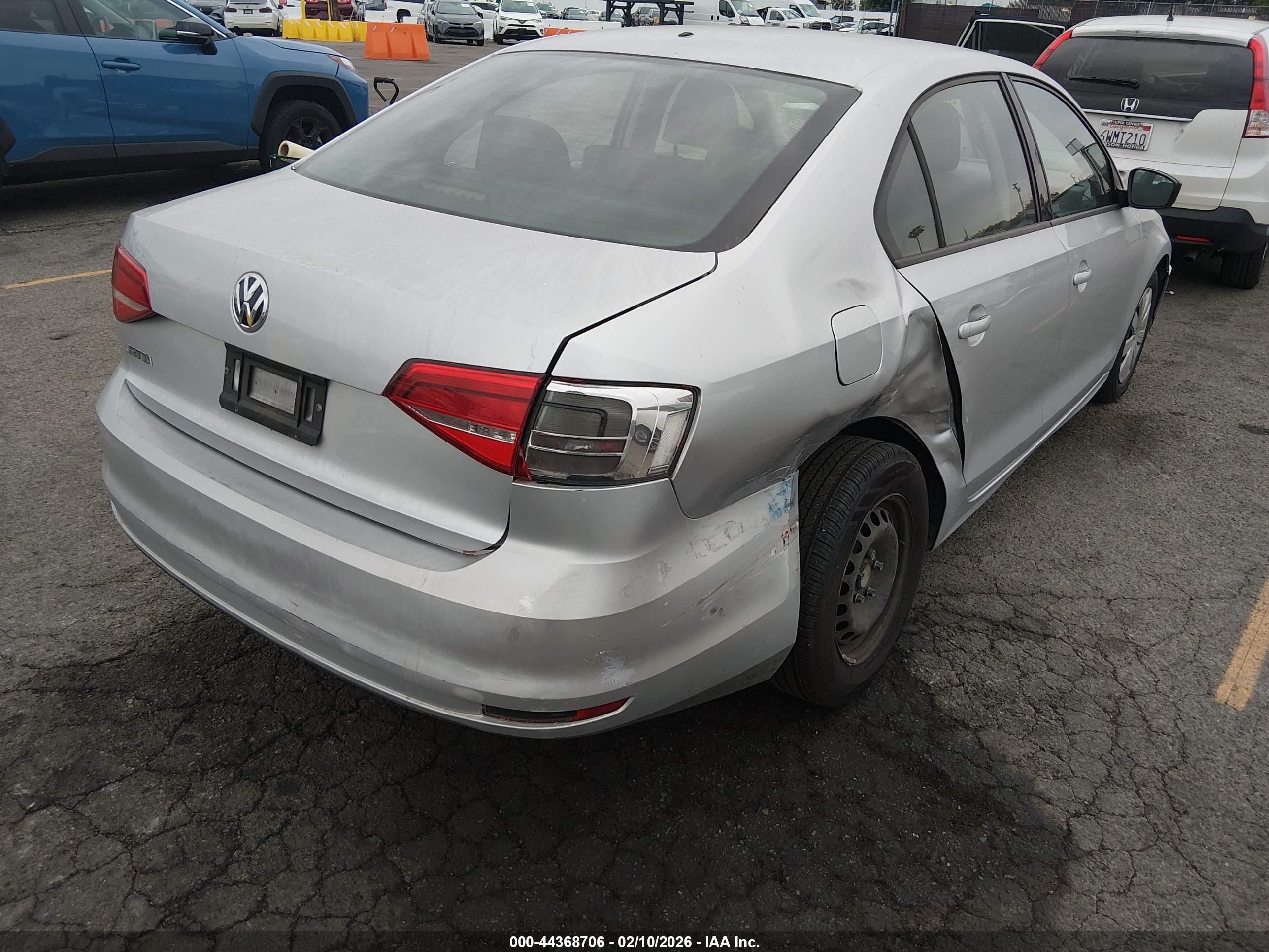 VOLKSWAGEN JETTA image 4