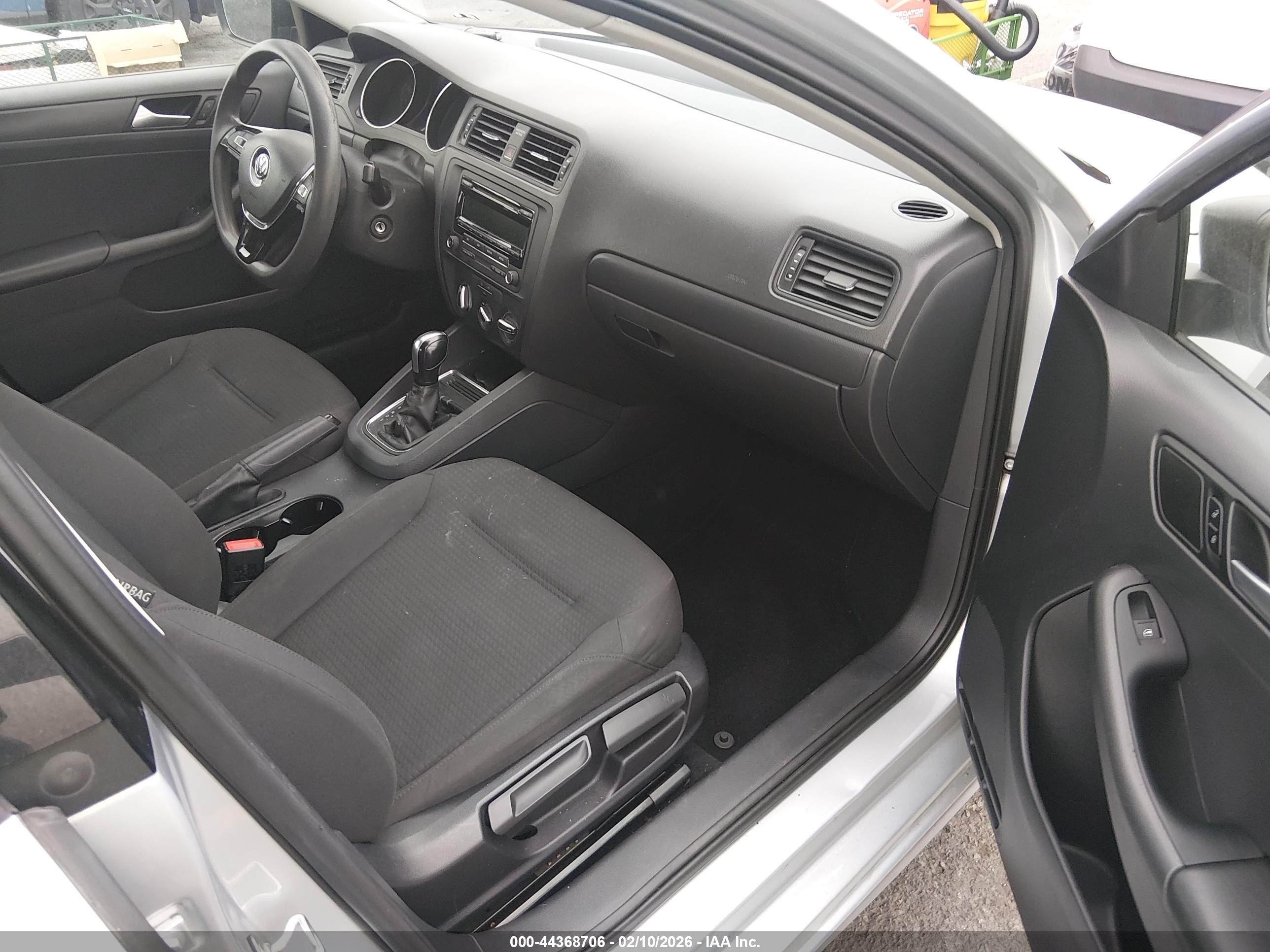 VOLKSWAGEN JETTA image 5
