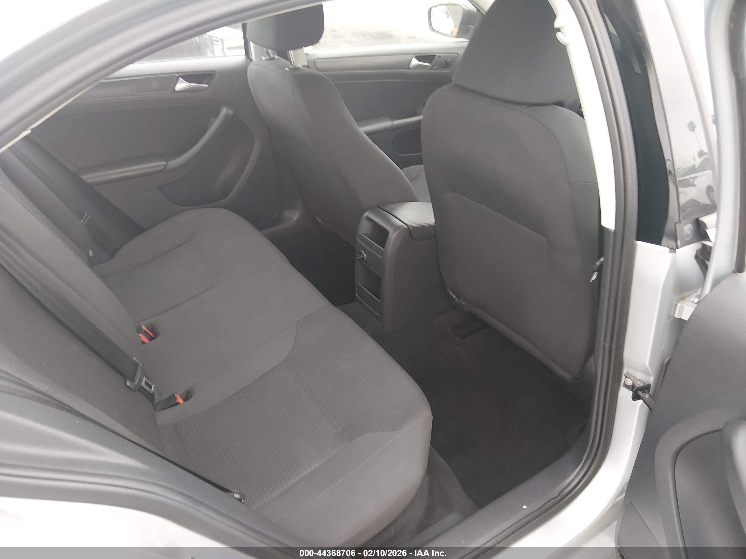 VOLKSWAGEN JETTA image 8