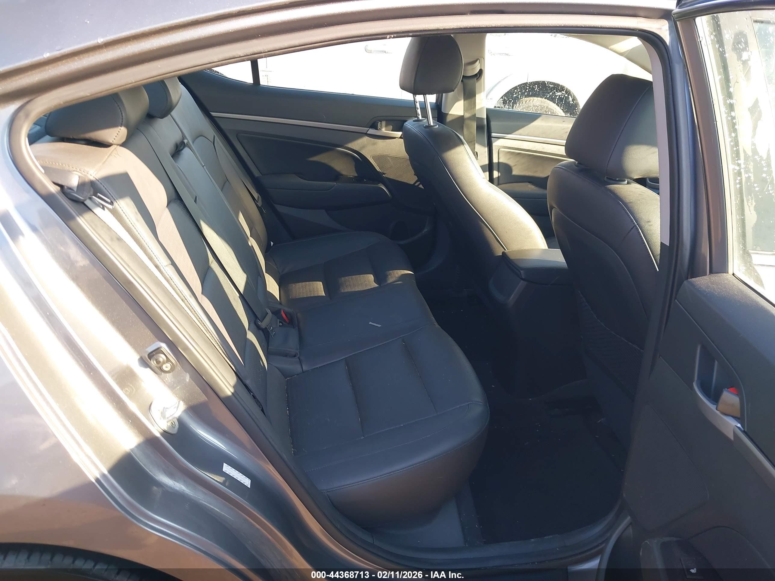 HYUNDAI ELANTRA image 8