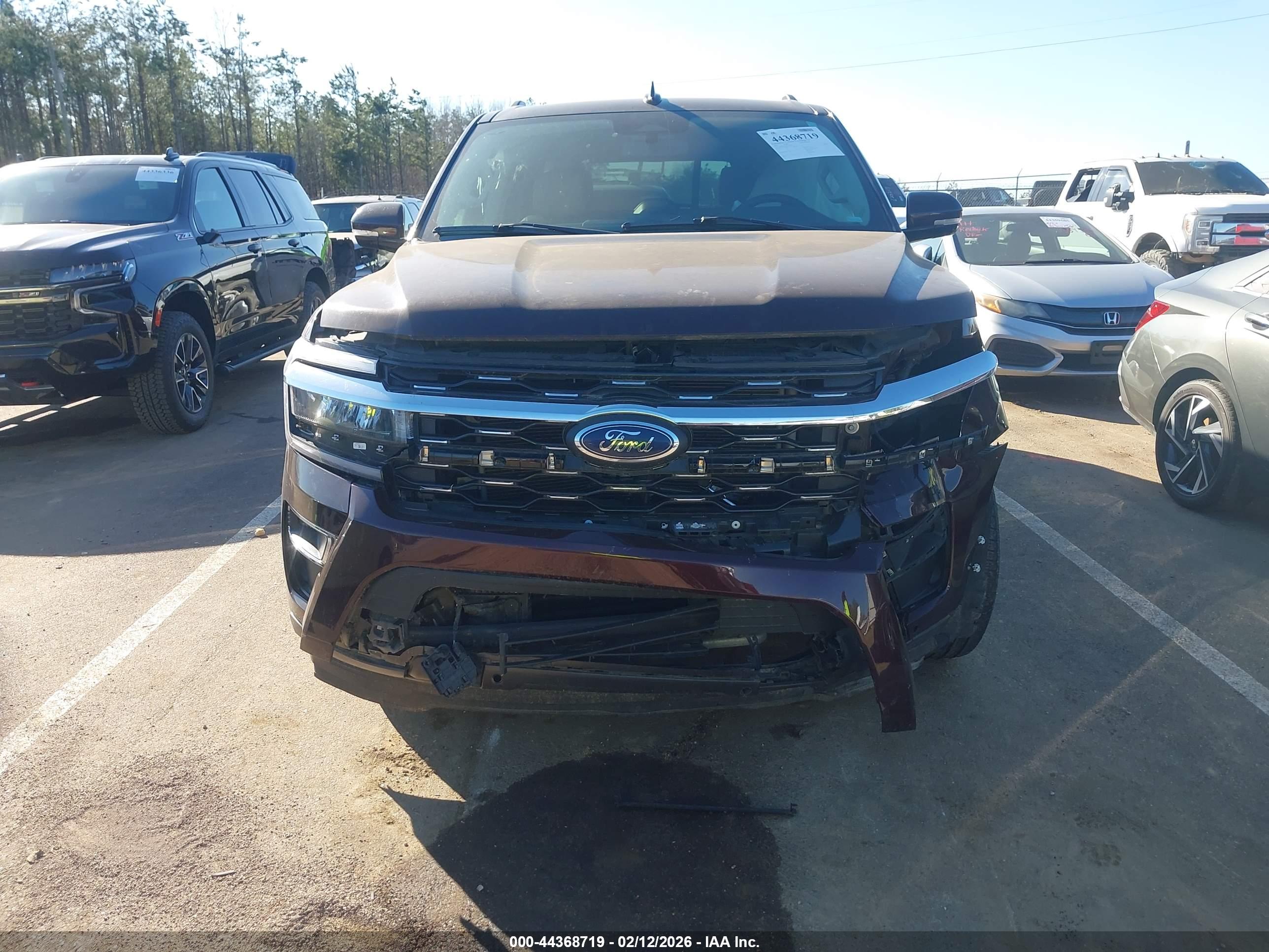 FORD EXPEDITION image 6