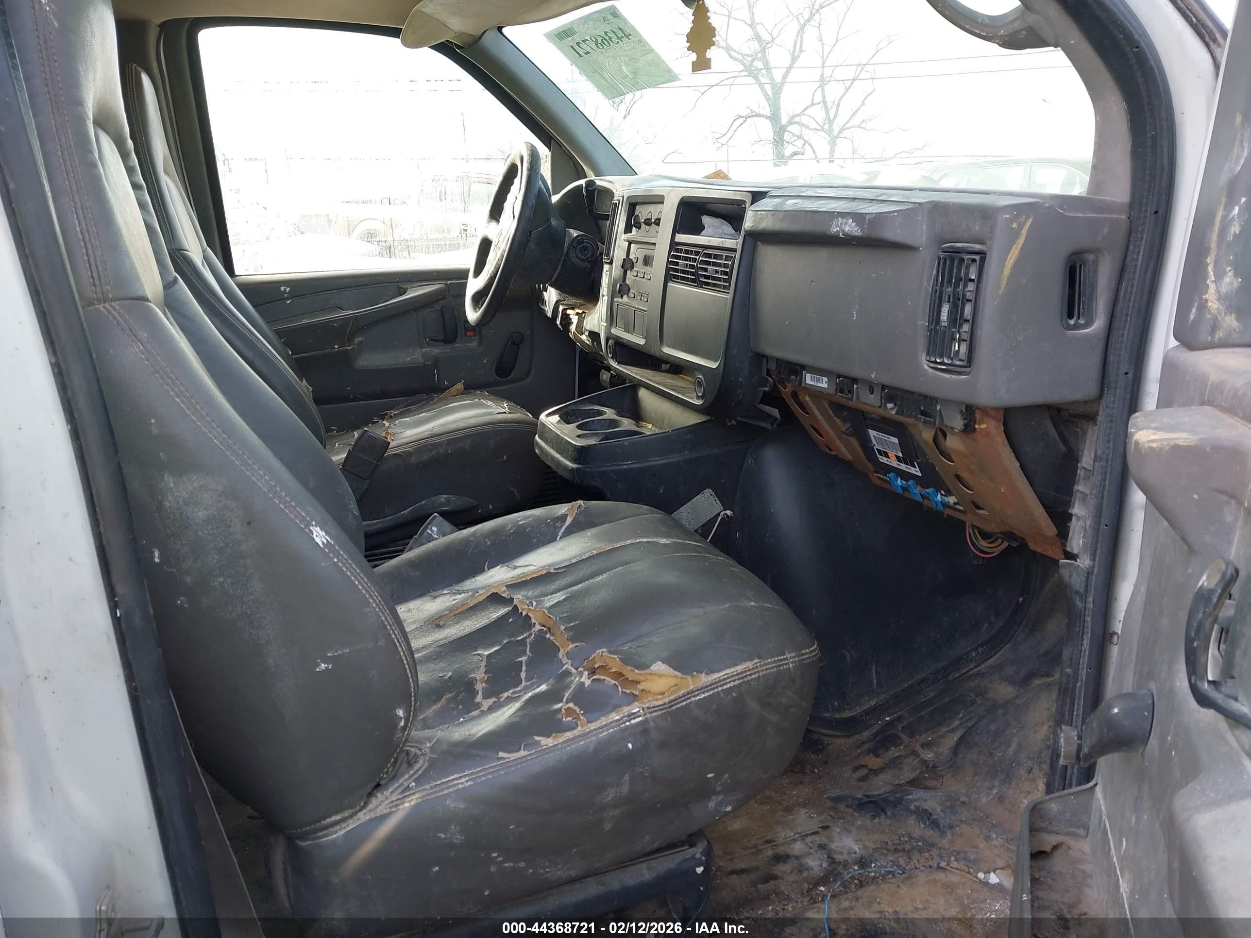 CHEVROLET EXPRESS image 5