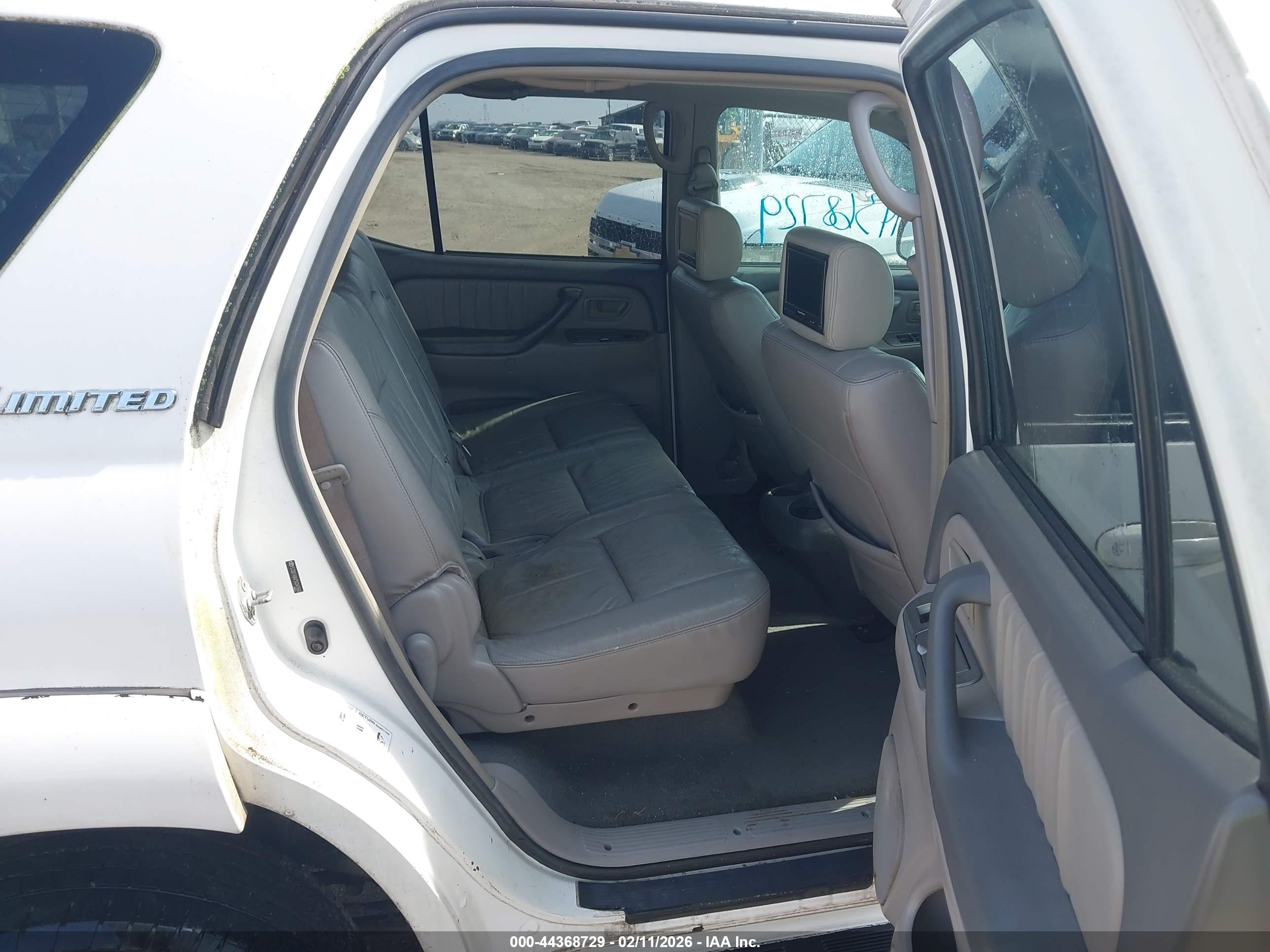 TOYOTA SEQUOIA image 8