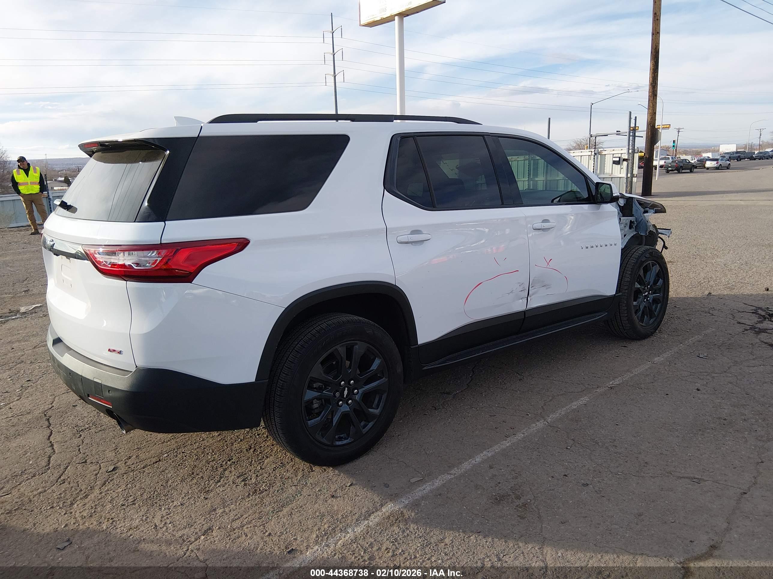 CHEVROLET TRAVERSE image 4