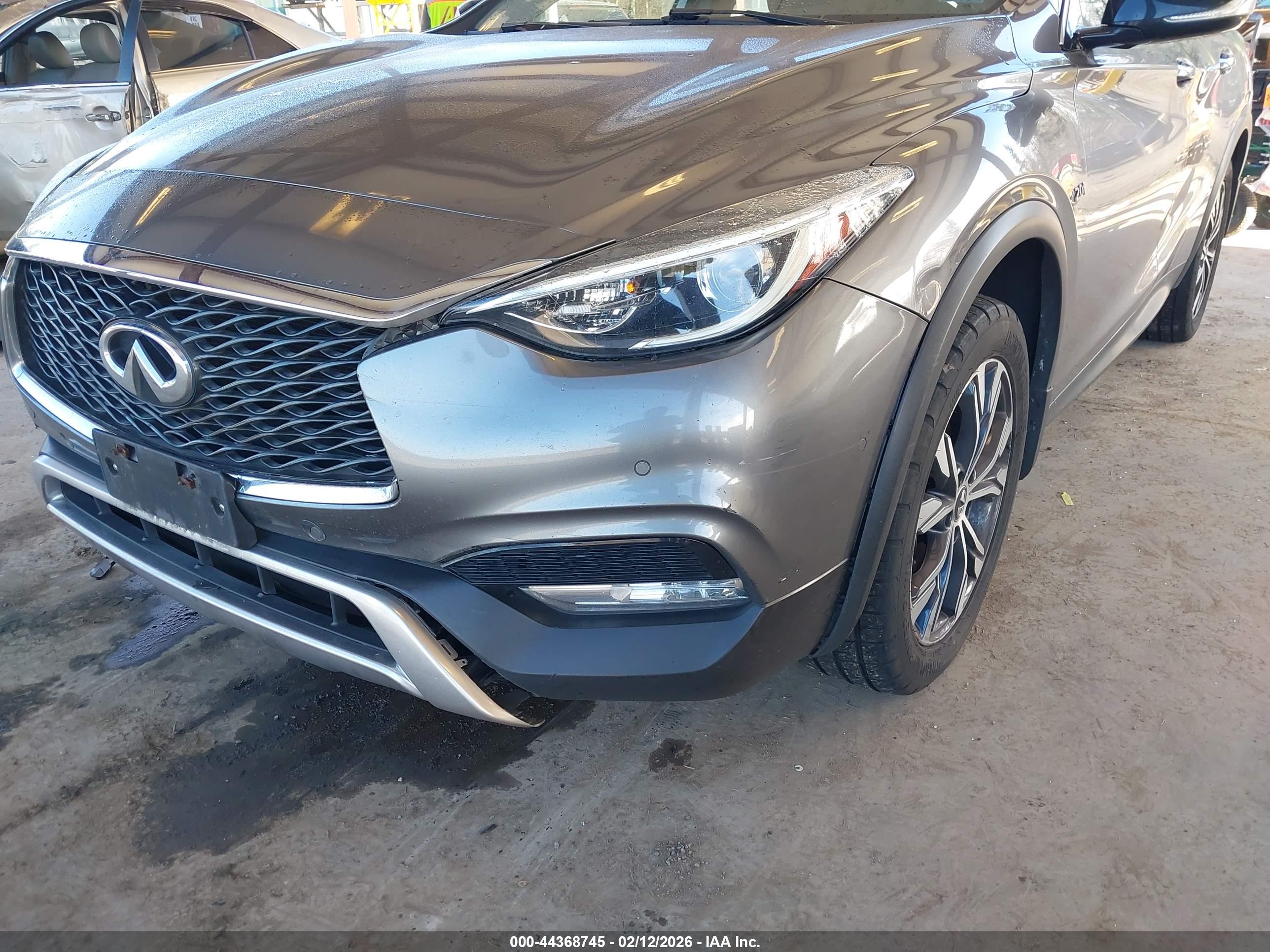 INFINITI QX30 image 6