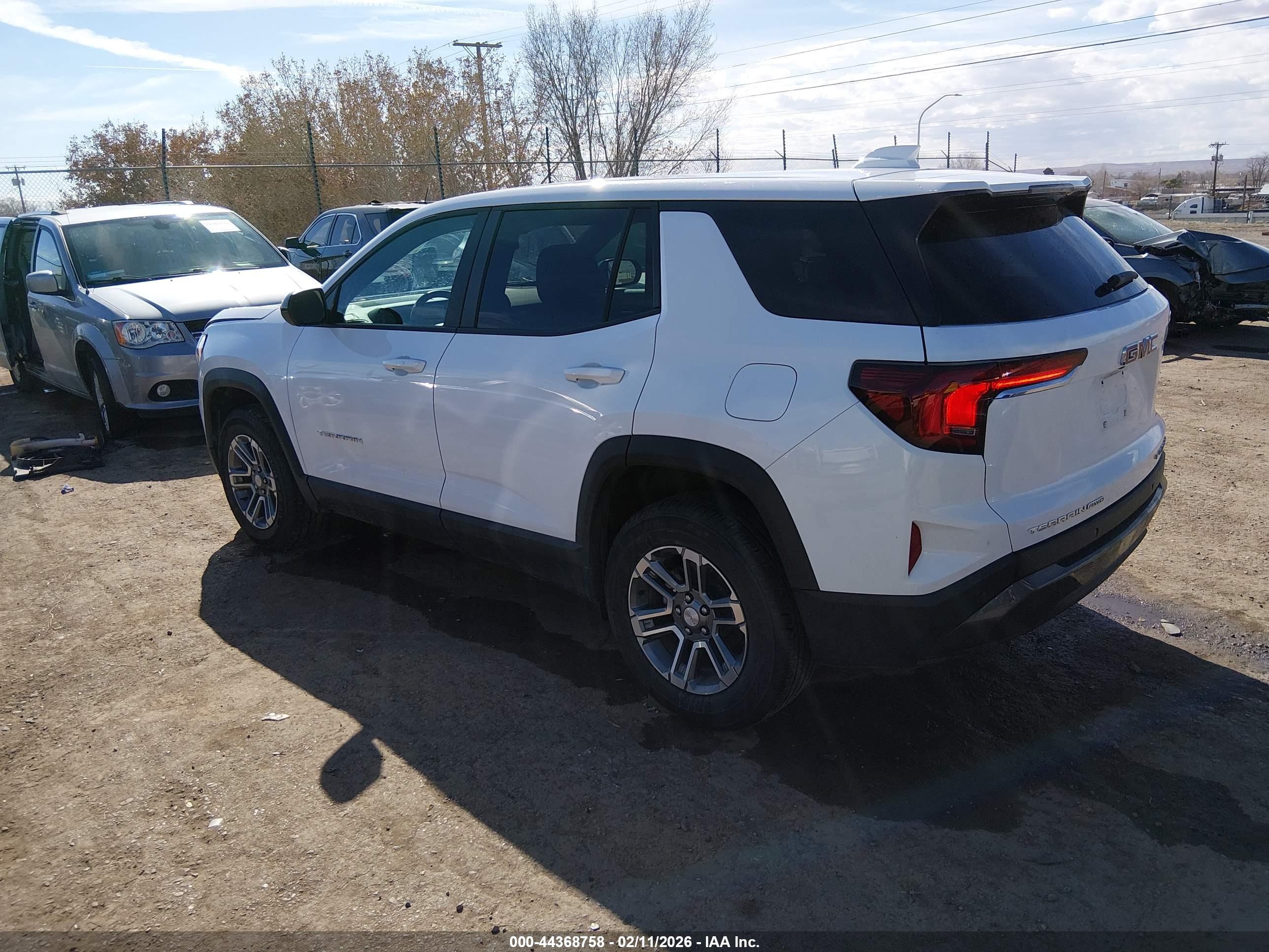 GMC TERRAIN image 3