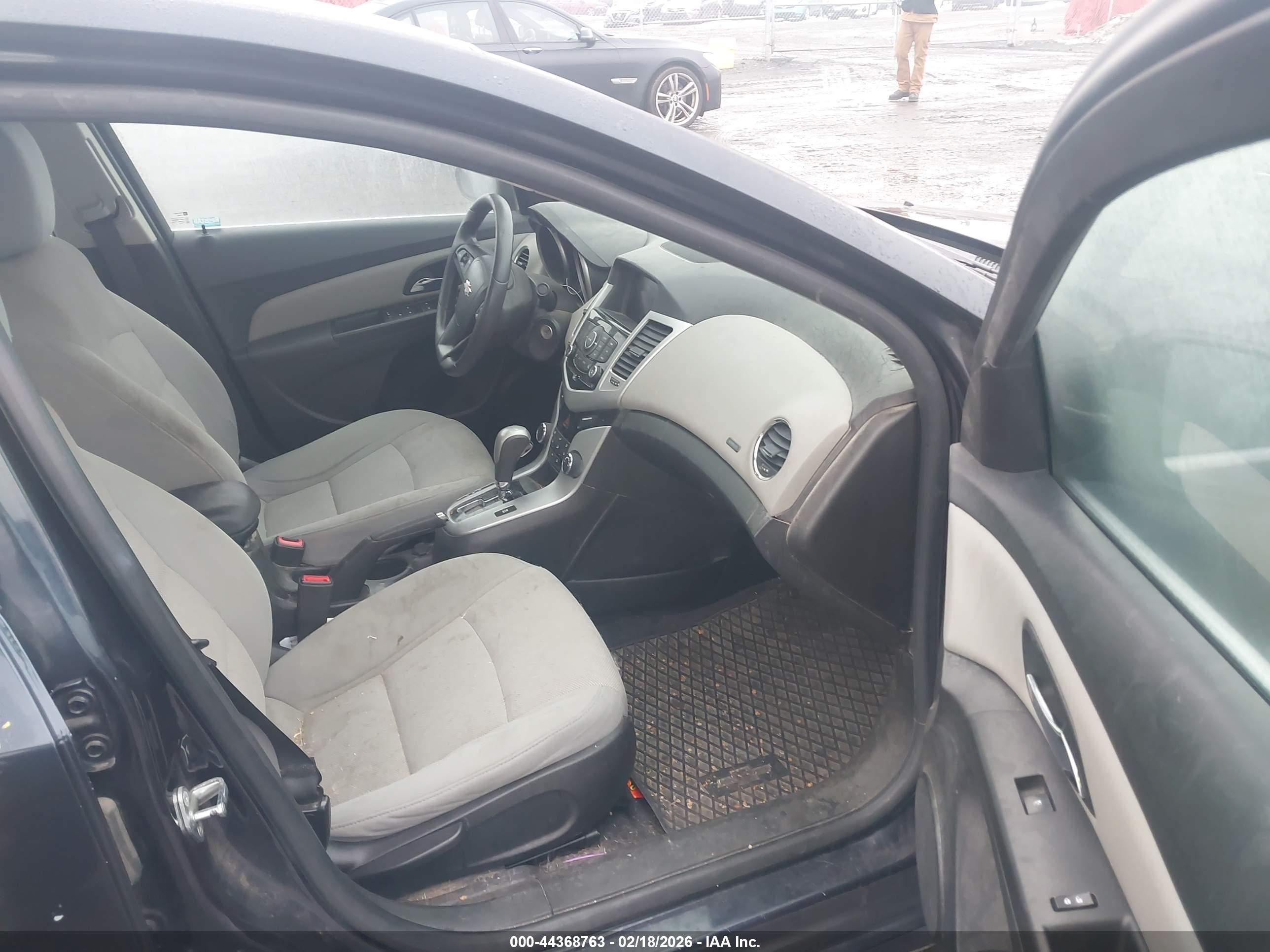 CHEVROLET CRUZE image 5