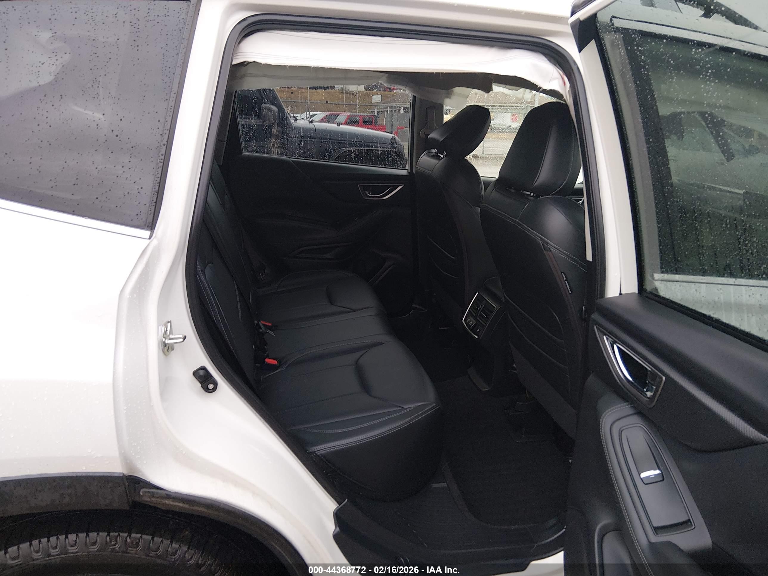 SUBARU FORESTER image 8