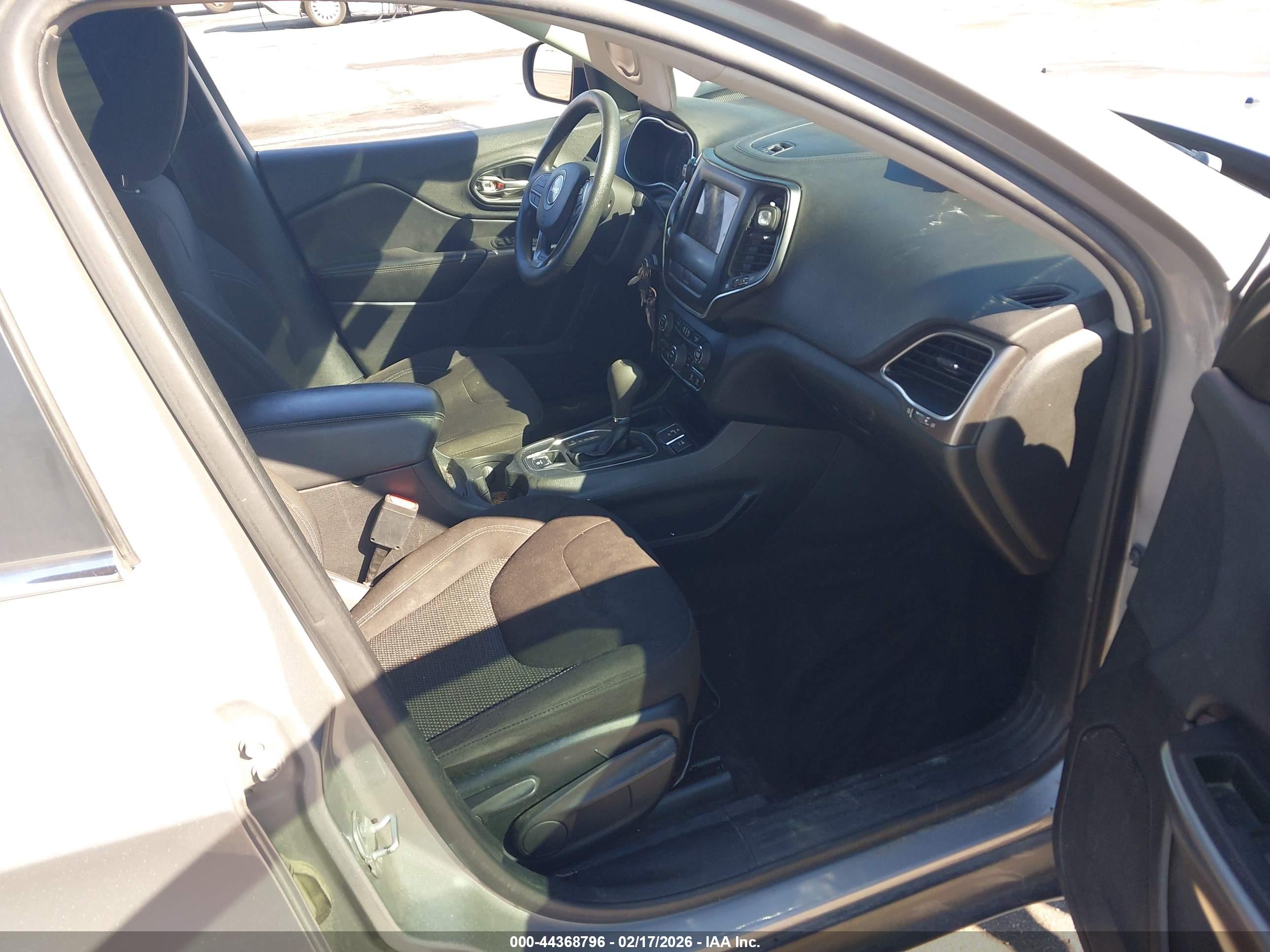 JEEP CHEROKEE image 5