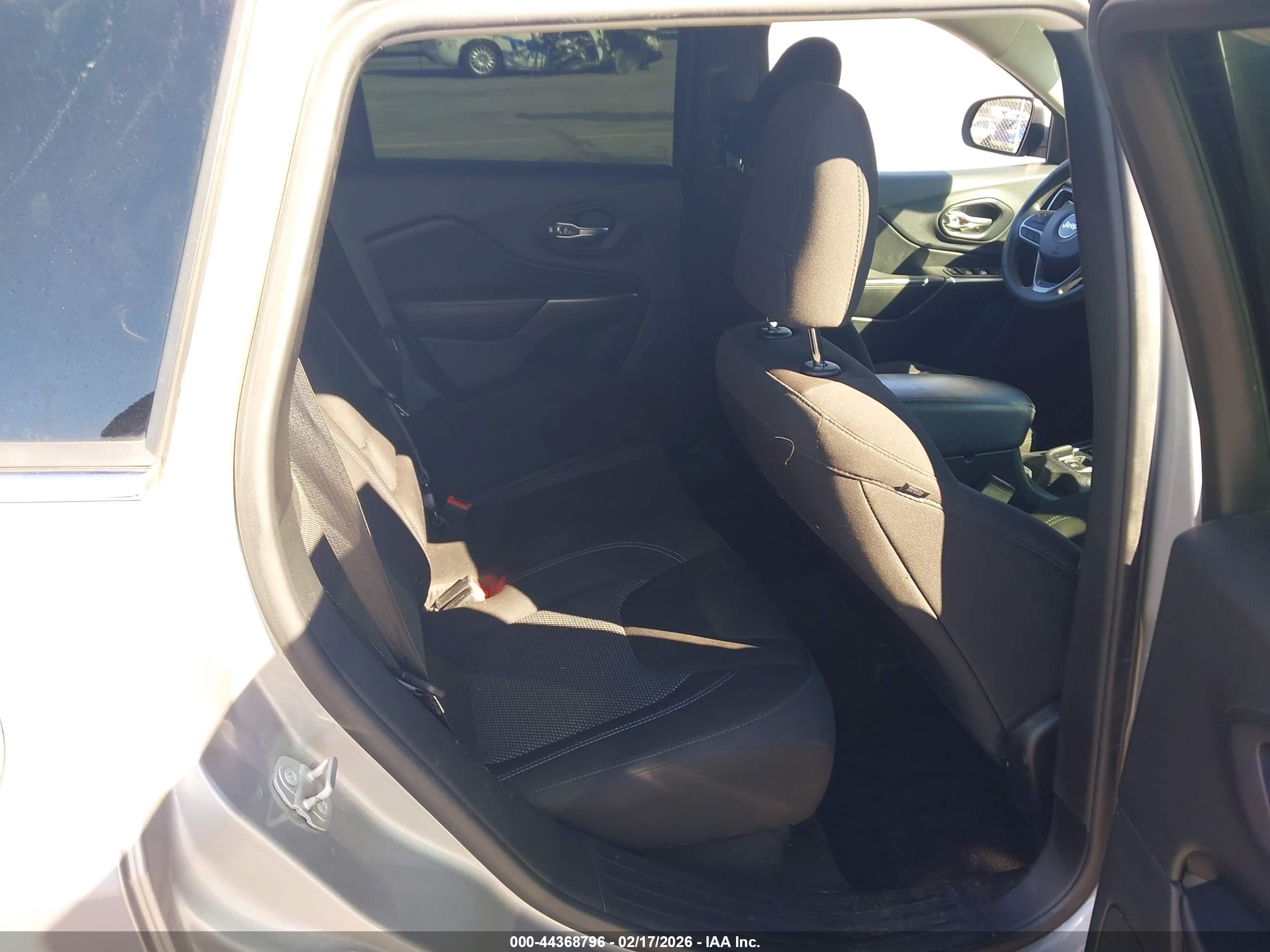JEEP CHEROKEE image 8