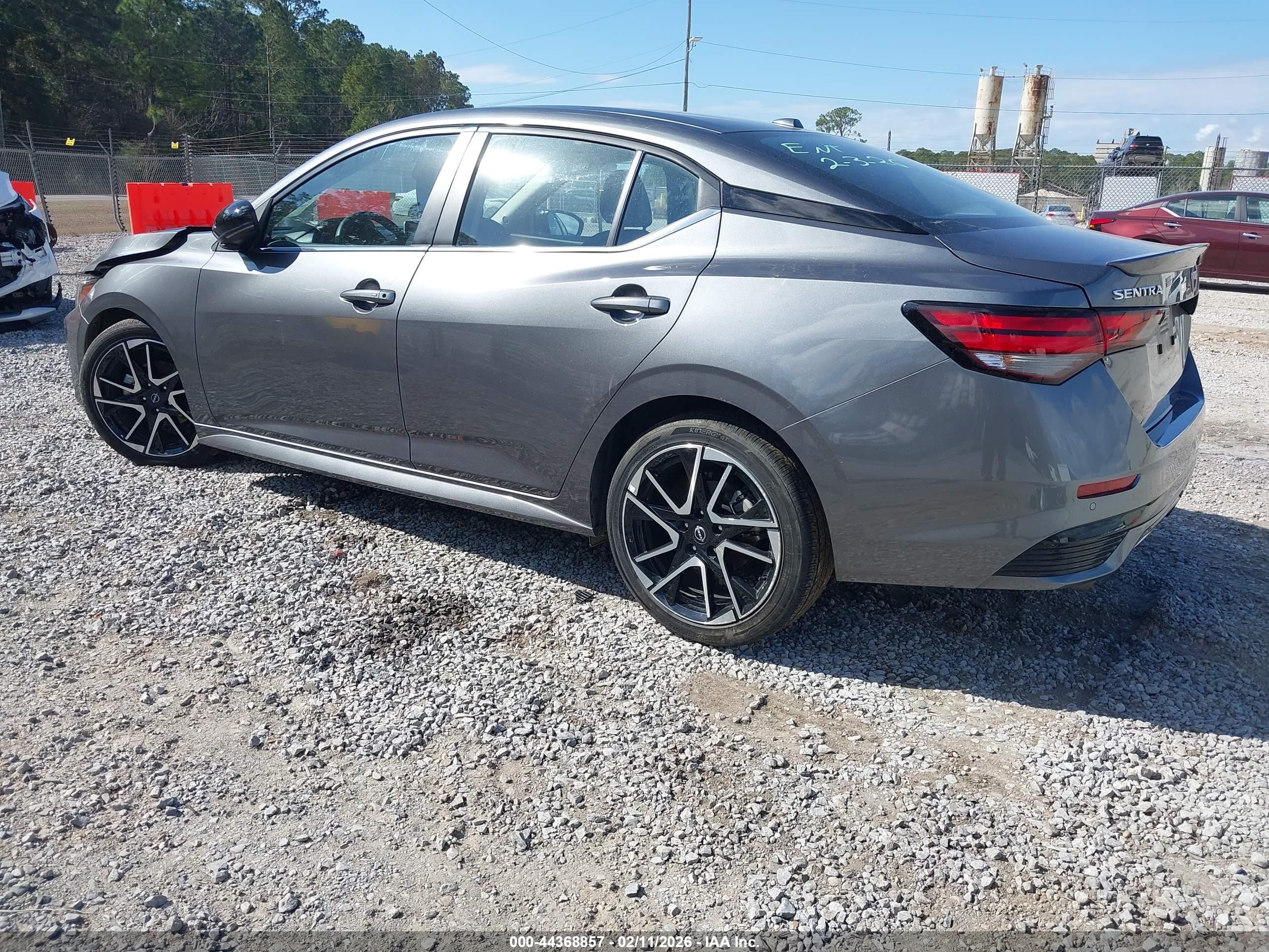 NISSAN SENTRA image 3