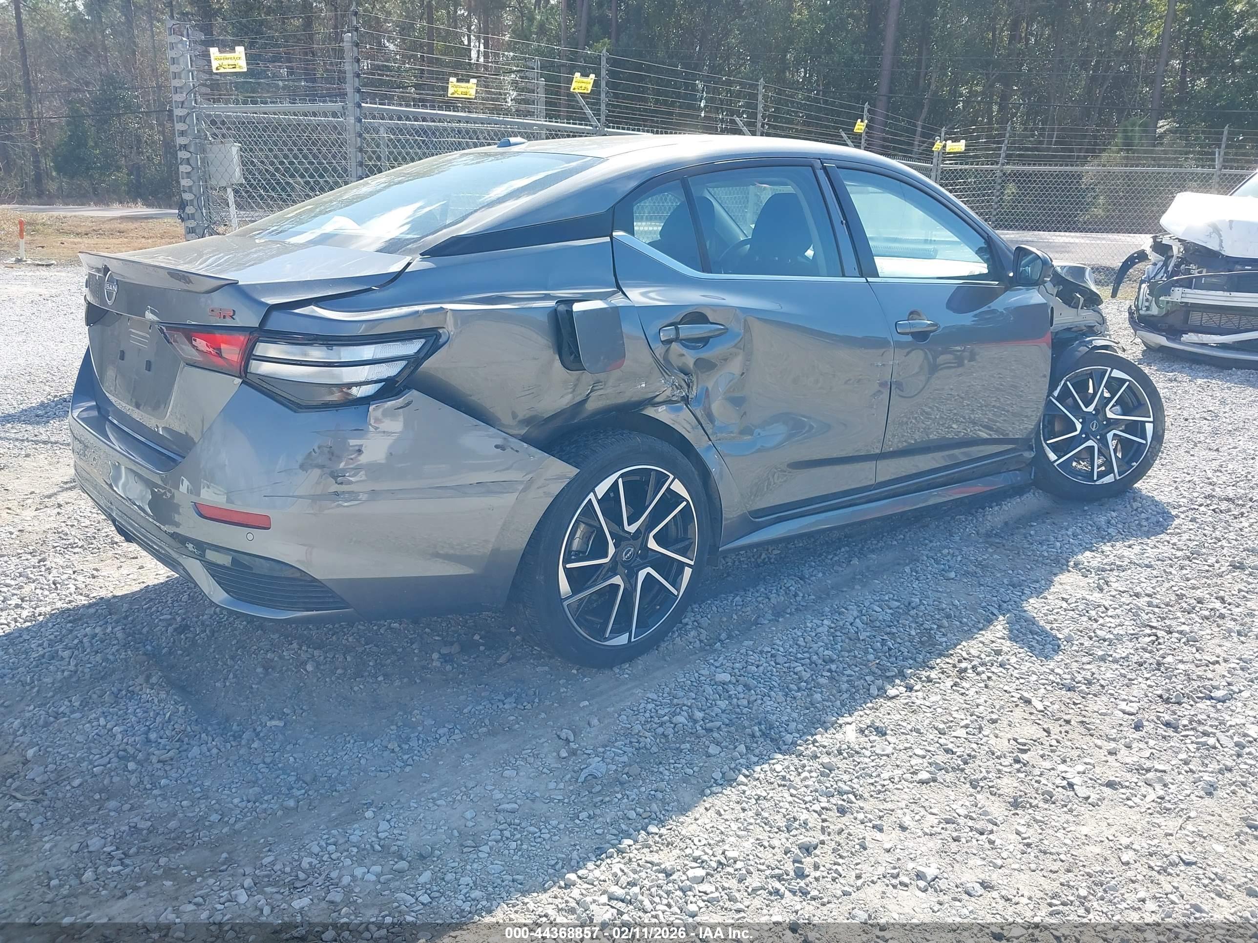 NISSAN SENTRA image 4